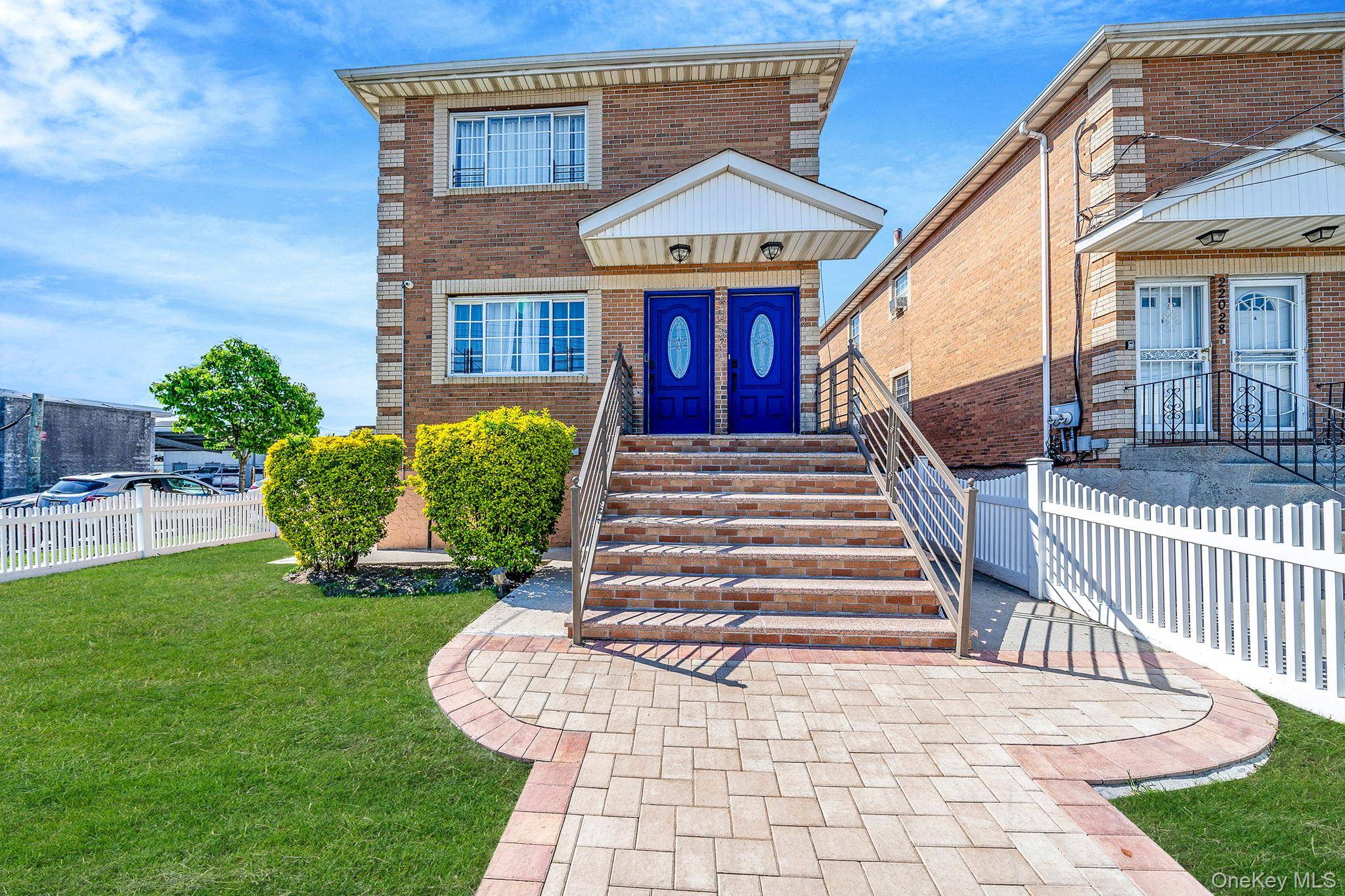 Casa de 6 Dormitorios en Venta en Springfield Gardens - Nueva York - EE. UU. - 1