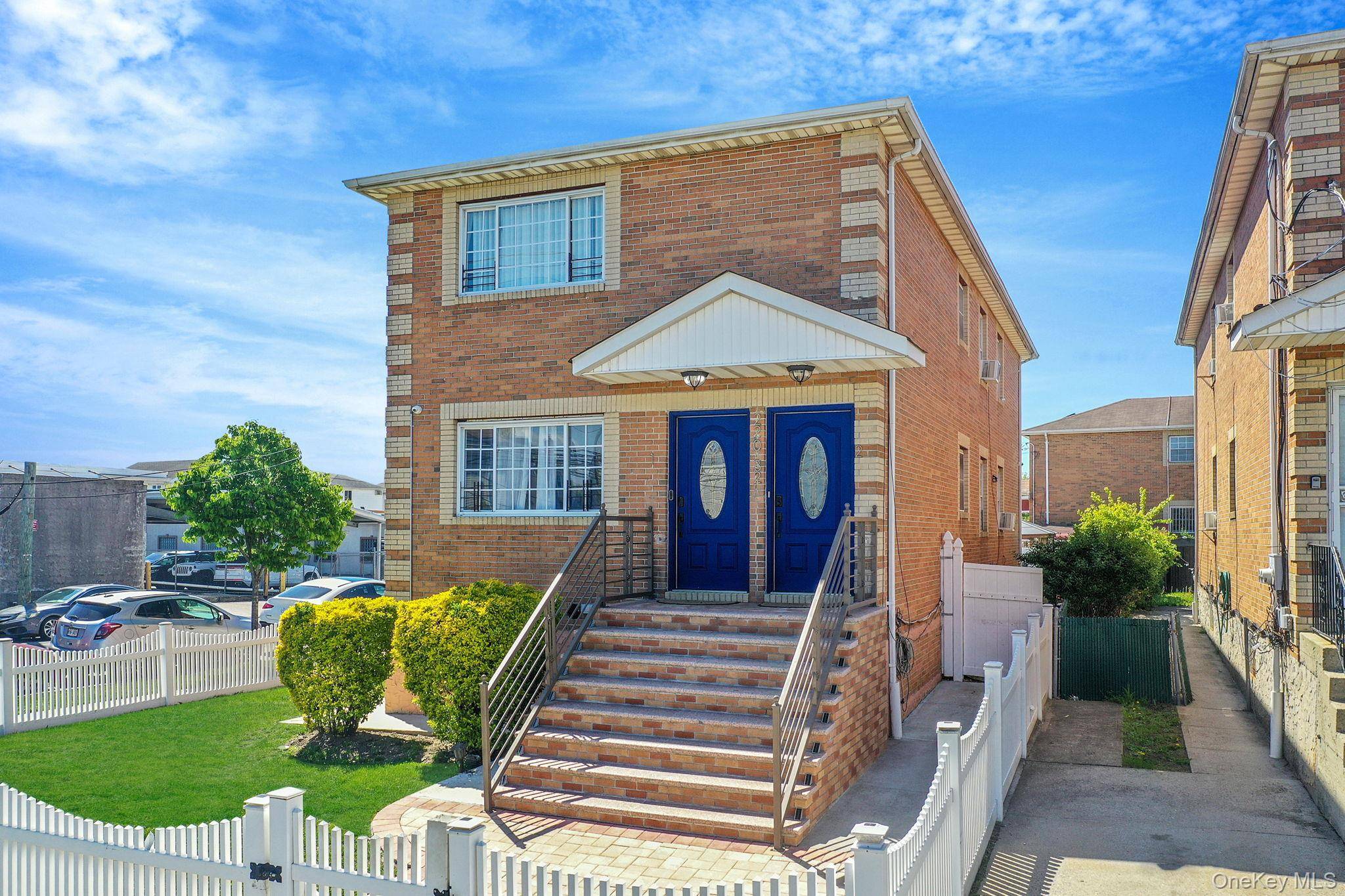 Casa de 6 Dormitorios en Venta en Springfield Gardens - Nueva York - EE. UU. - 2