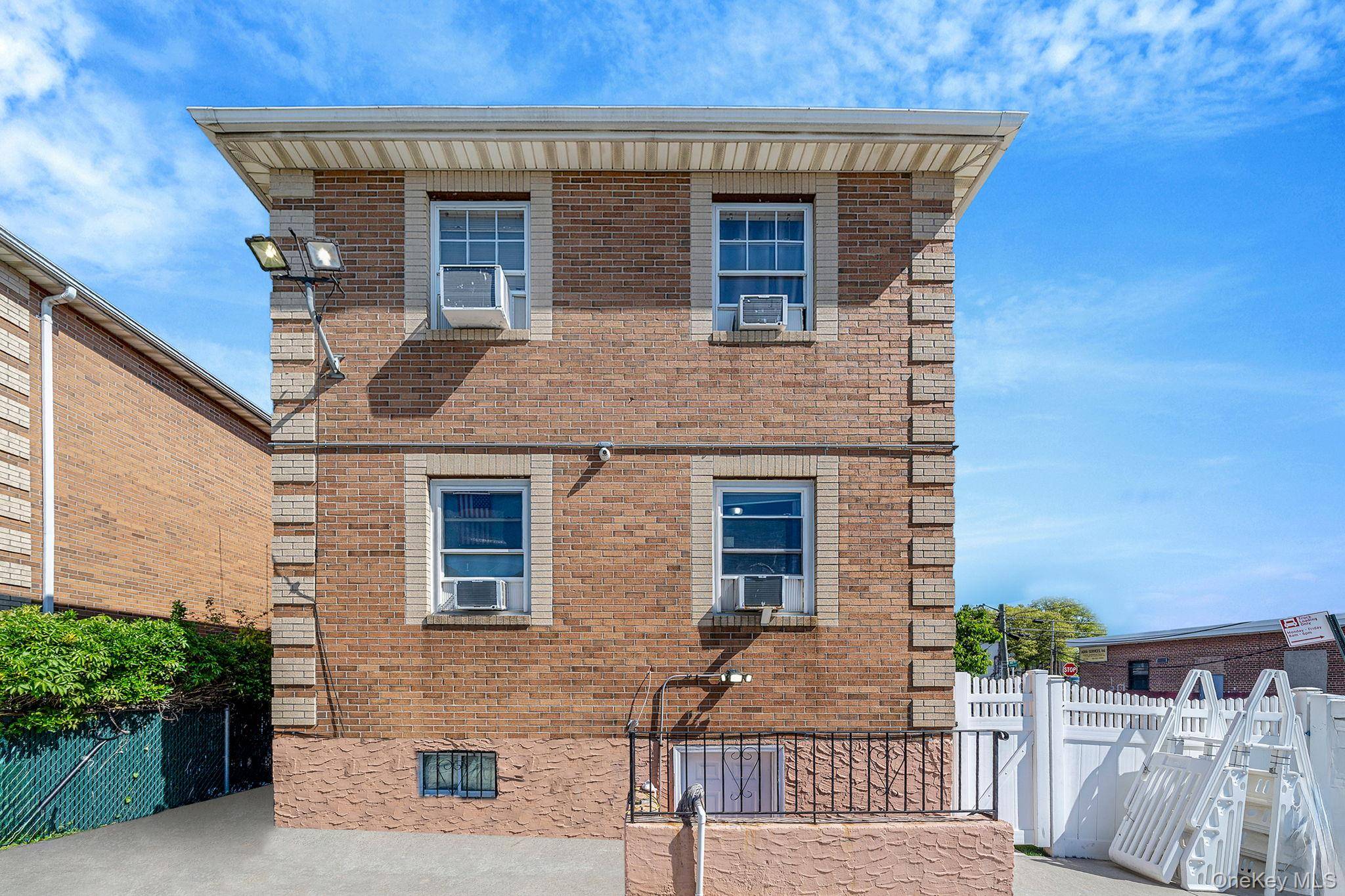 Casa de 6 Dormitorios en Venta en Springfield Gardens - Nueva York - EE. UU. - 8