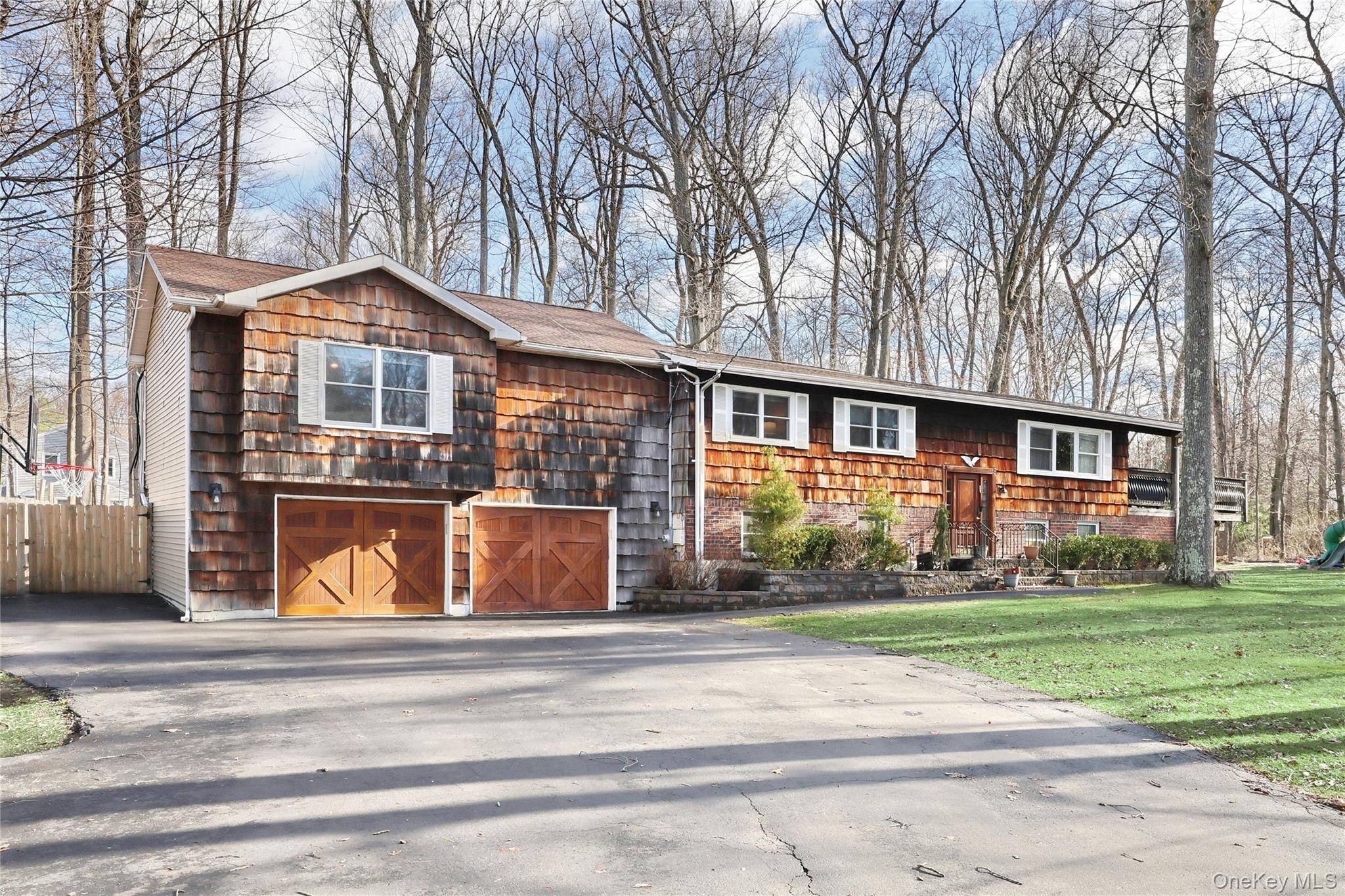 Casa com 6 Quartos à Venda em Suffern - Nova Iorque - EUA - 2