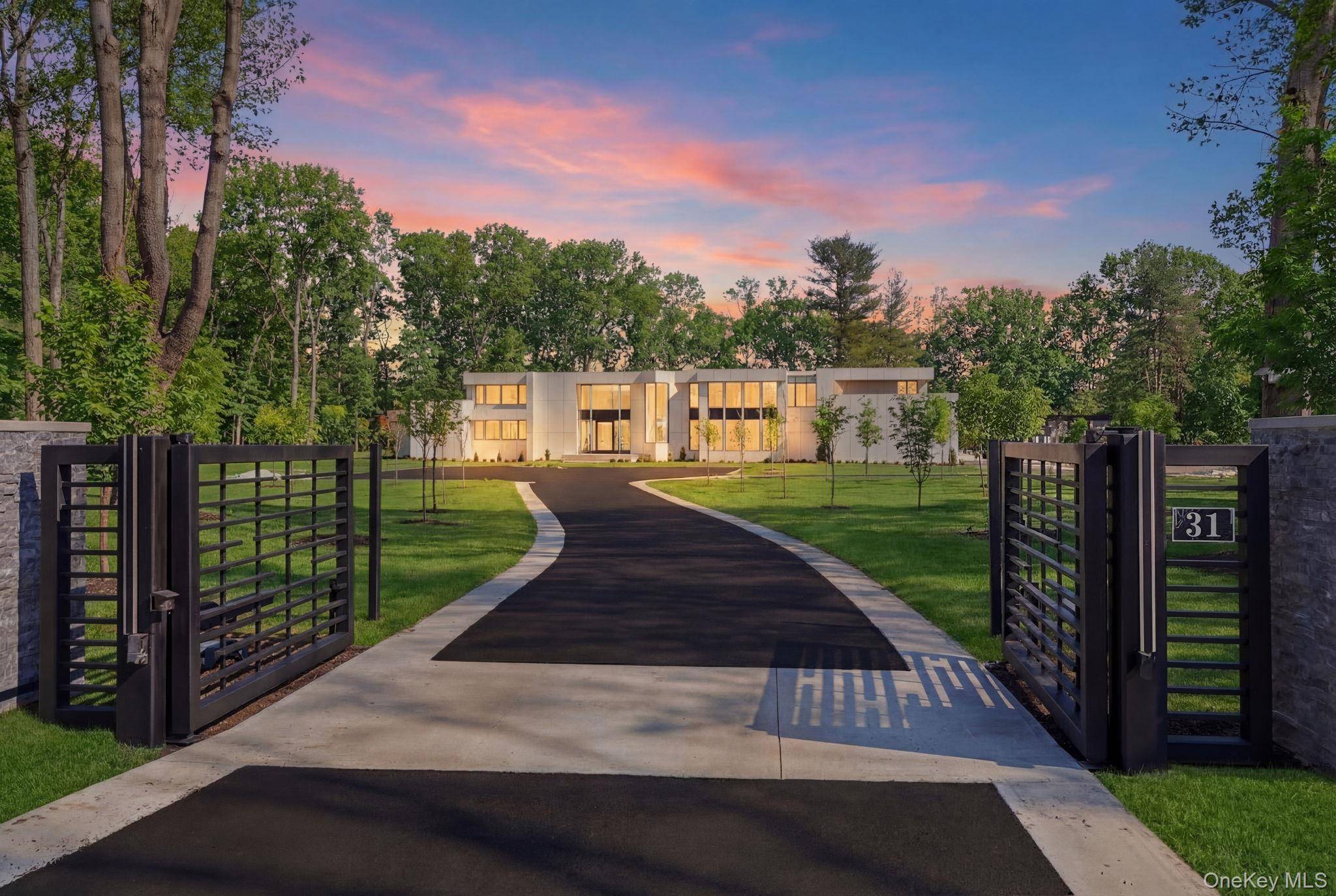 6 Bedroom Home for Sale in Upper Brookville - NY - USA - 3