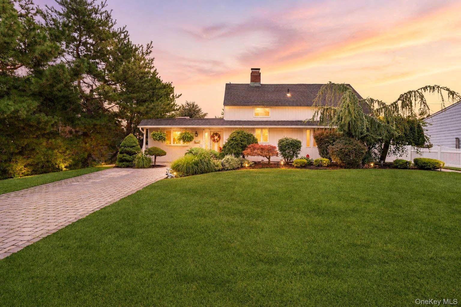 Casa com 6 Quartos à Venda em Wantagh - Nova Iorque - EUA - 1