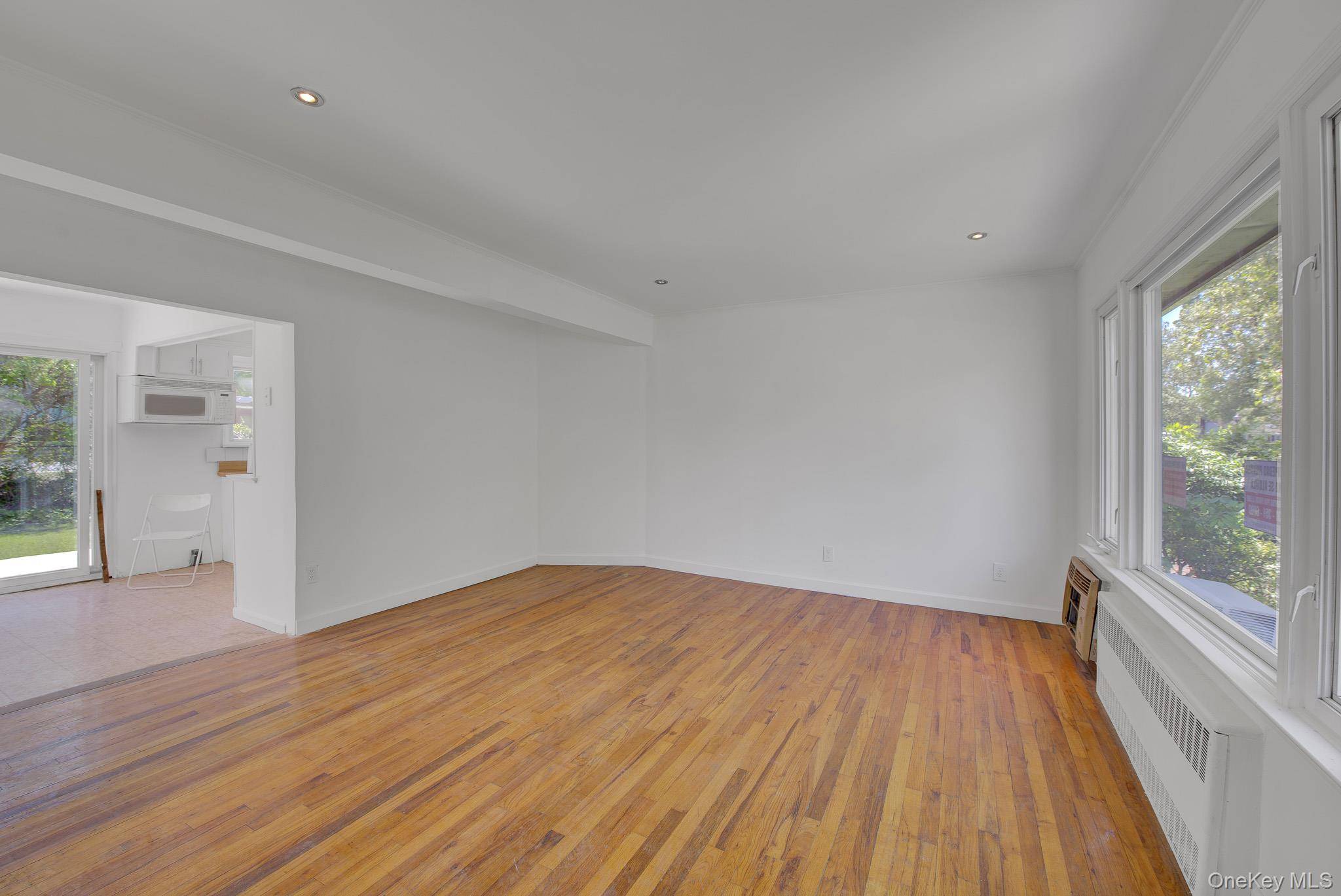 Casa com 6 Quartos à Venda em West Hempstead - Nova Iorque - EUA - 3
