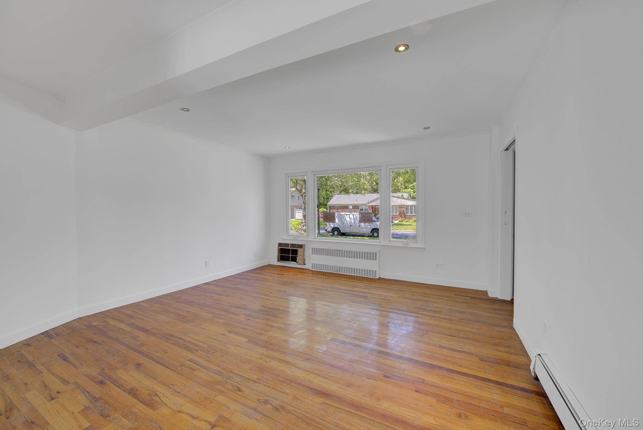 Casa com 6 Quartos à Venda em West Hempstead - Nova Iorque - EUA - 4
