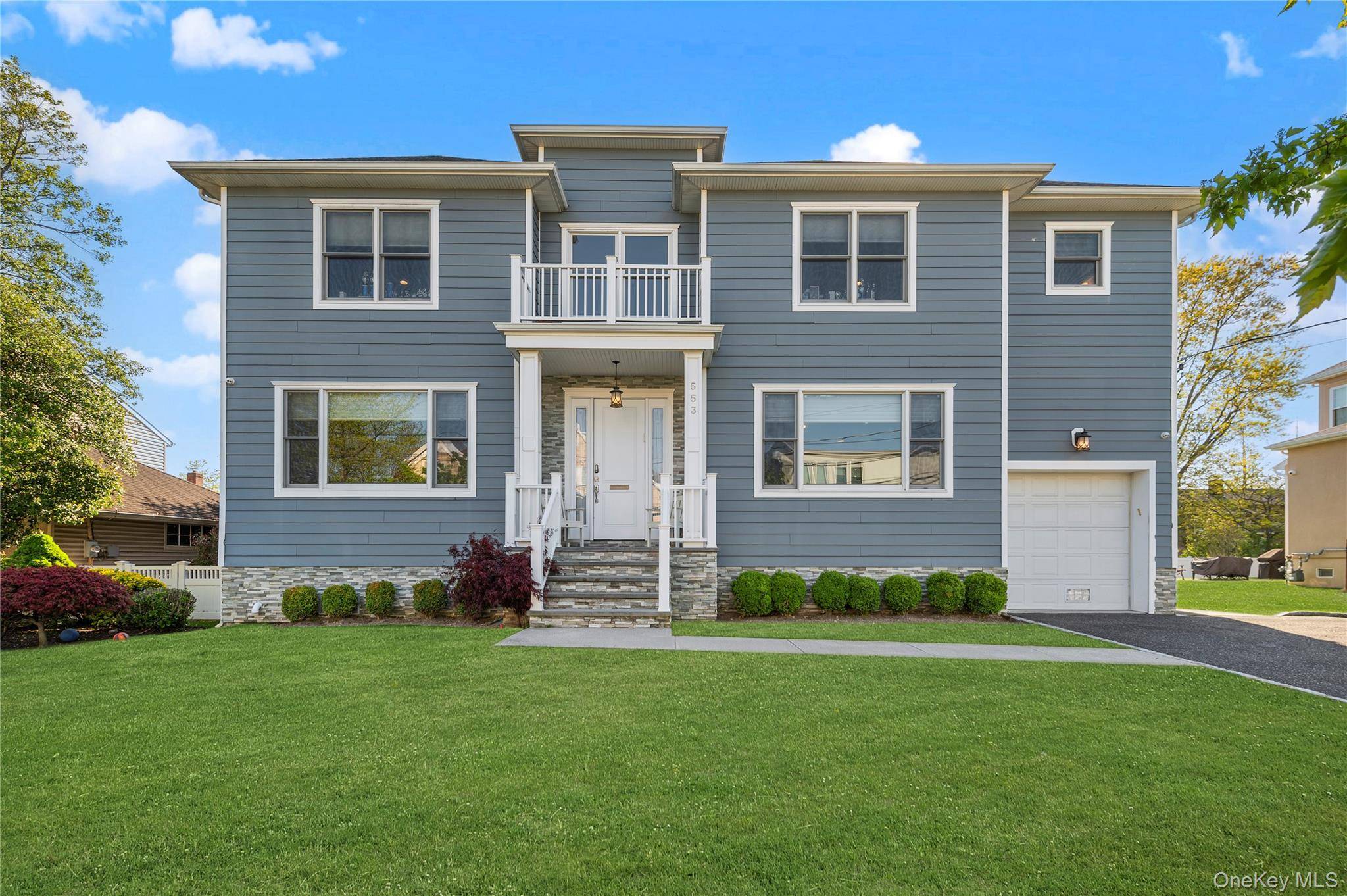6 Bedroom Home for Sale in Woodmere - New York - USA - 1