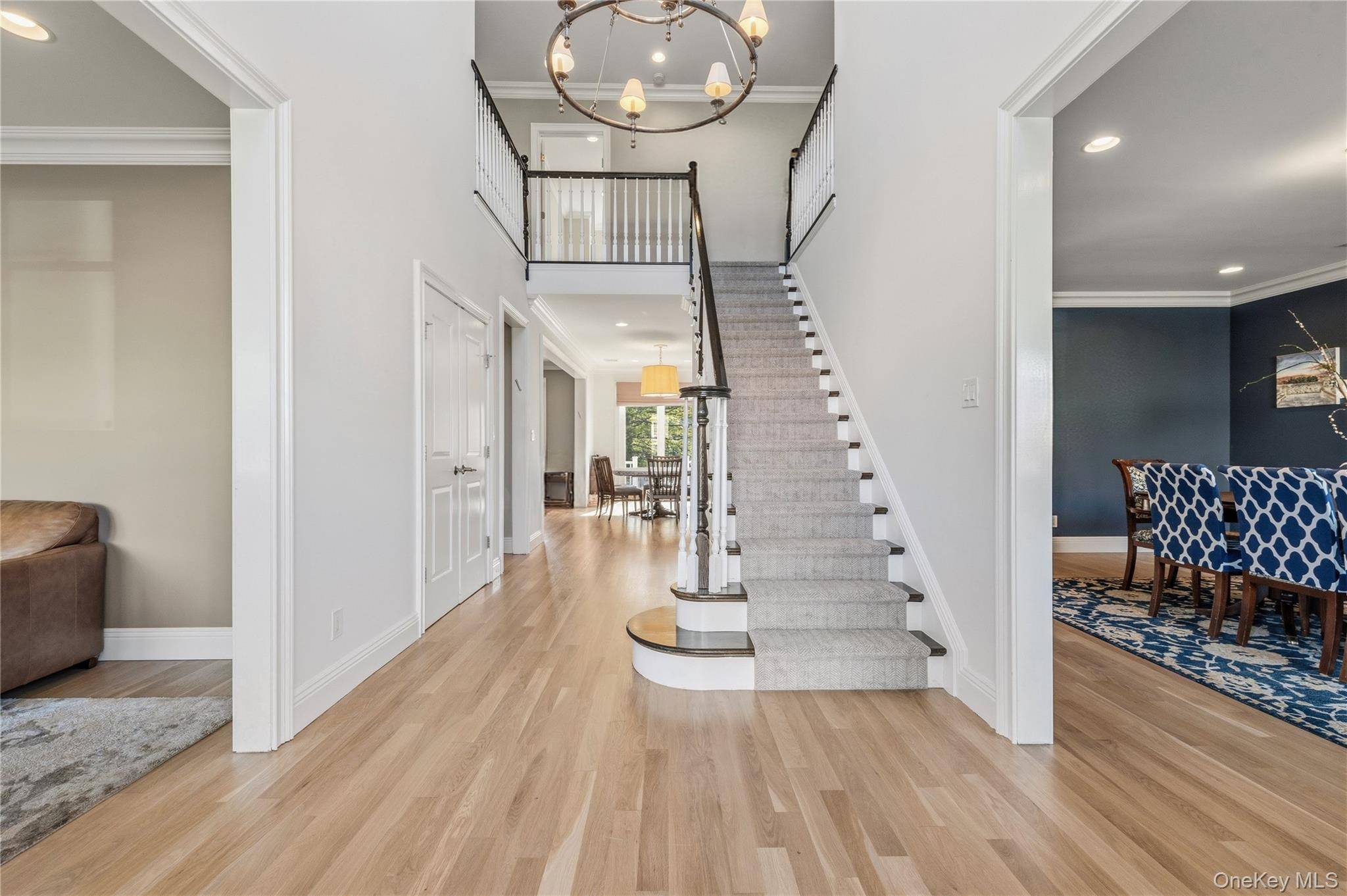 6 Bedroom Home for Sale in Woodmere - New York - USA - 3