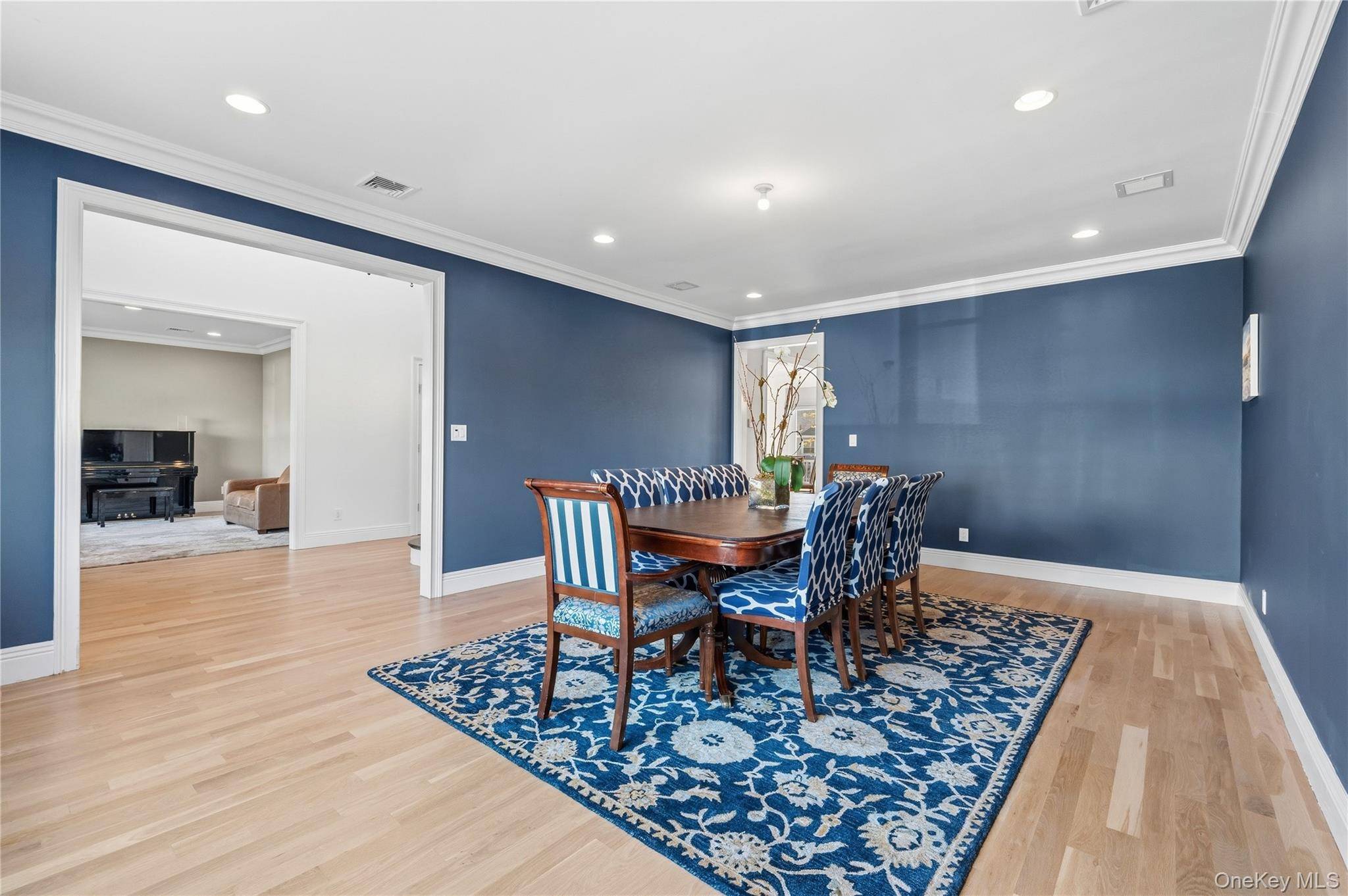 6 Bedroom Home for Sale in Woodmere - New York - USA - 5