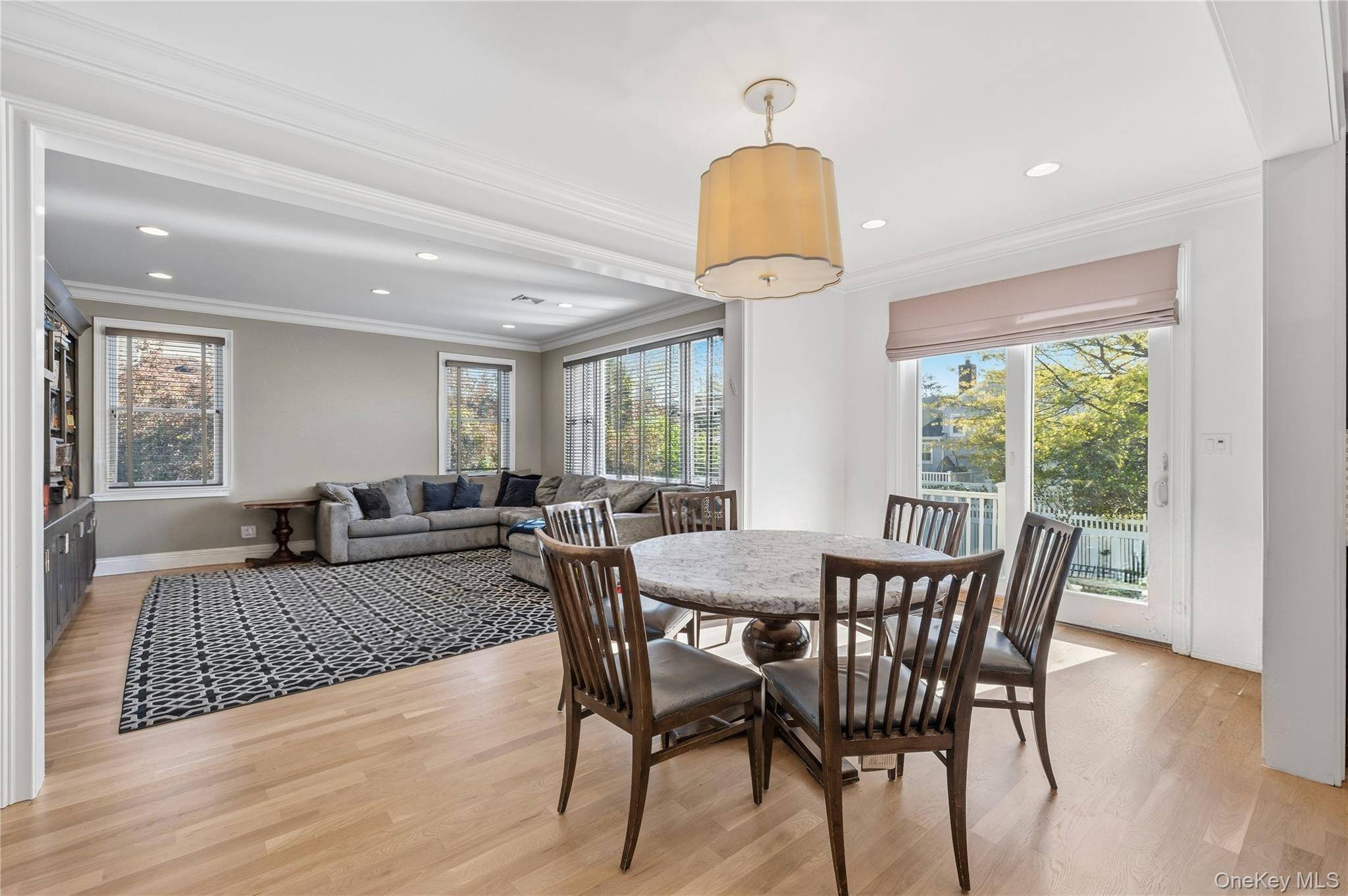 6 Bedroom Home for Sale in Woodmere - New York - USA - 8