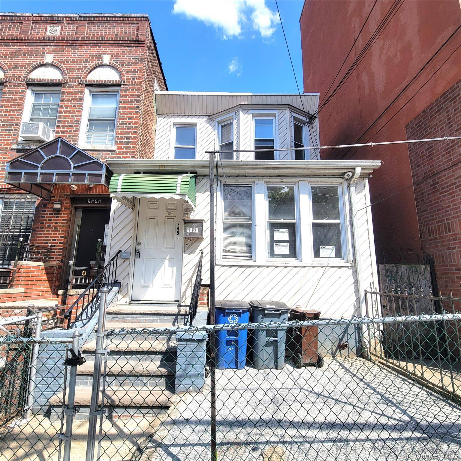 Casa com 6 Quartos à Venda em Woodside - Nova Iorque - EUA - 1