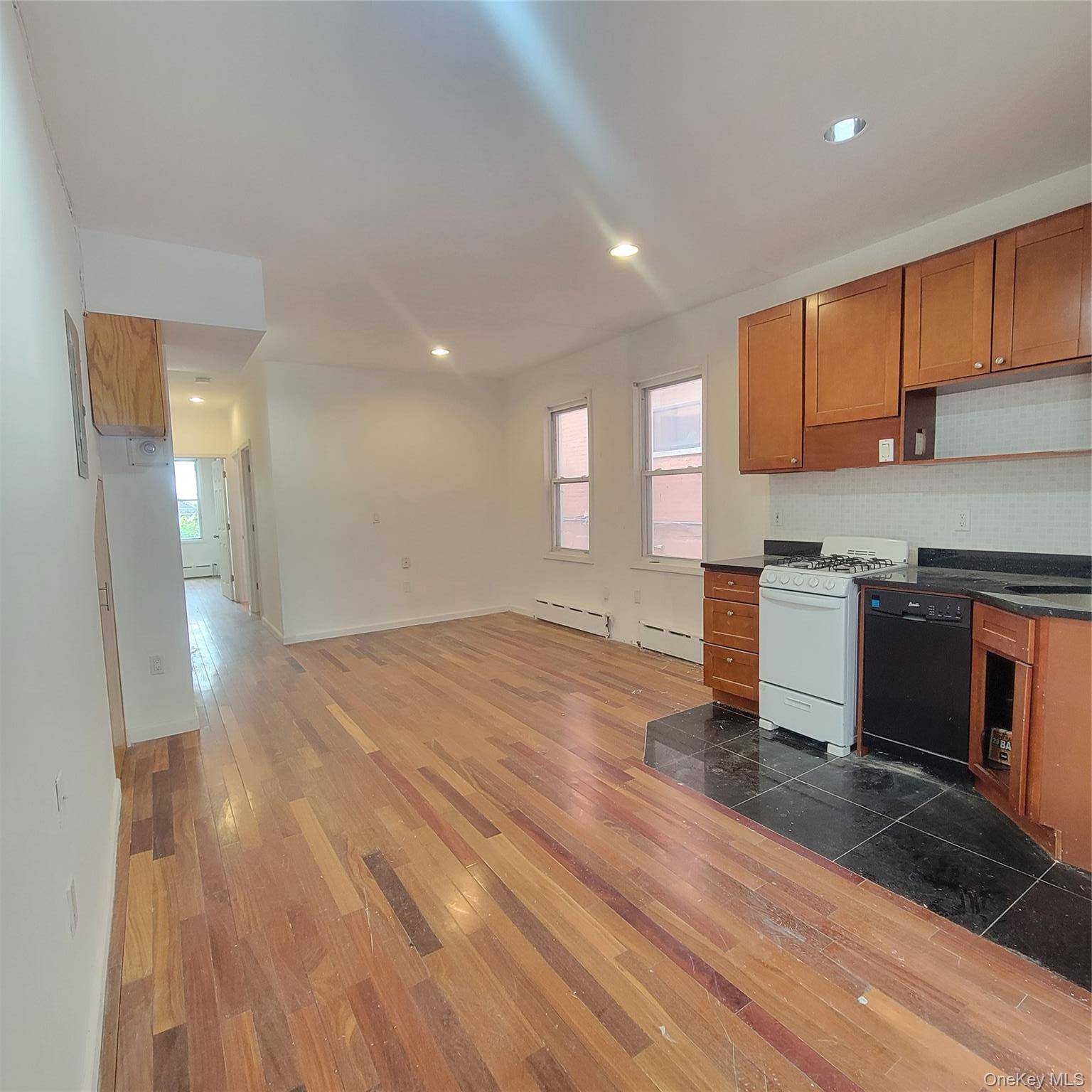 Casa com 6 Quartos à Venda em Woodside - Nova Iorque - EUA - 2