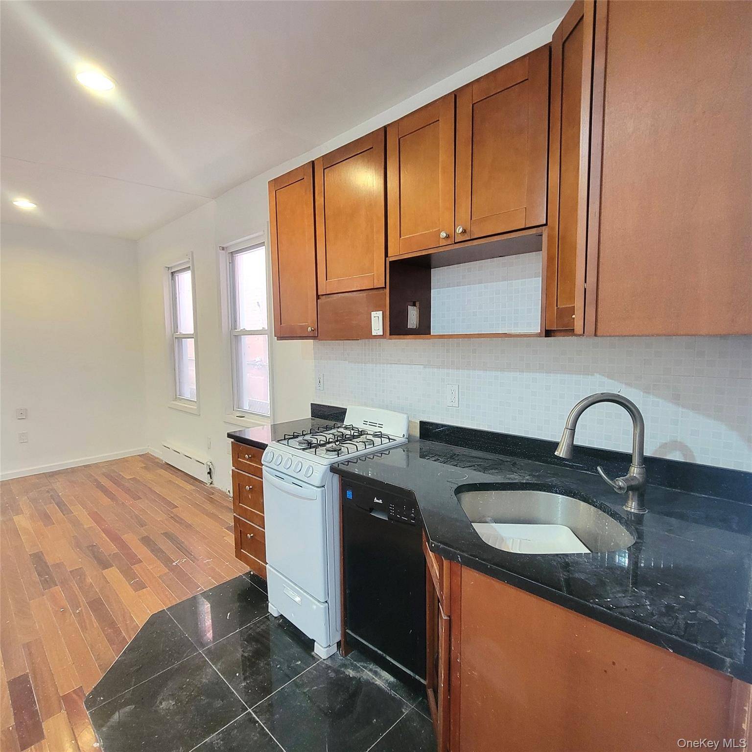 Casa com 6 Quartos à Venda em Woodside - Nova Iorque - EUA - 4