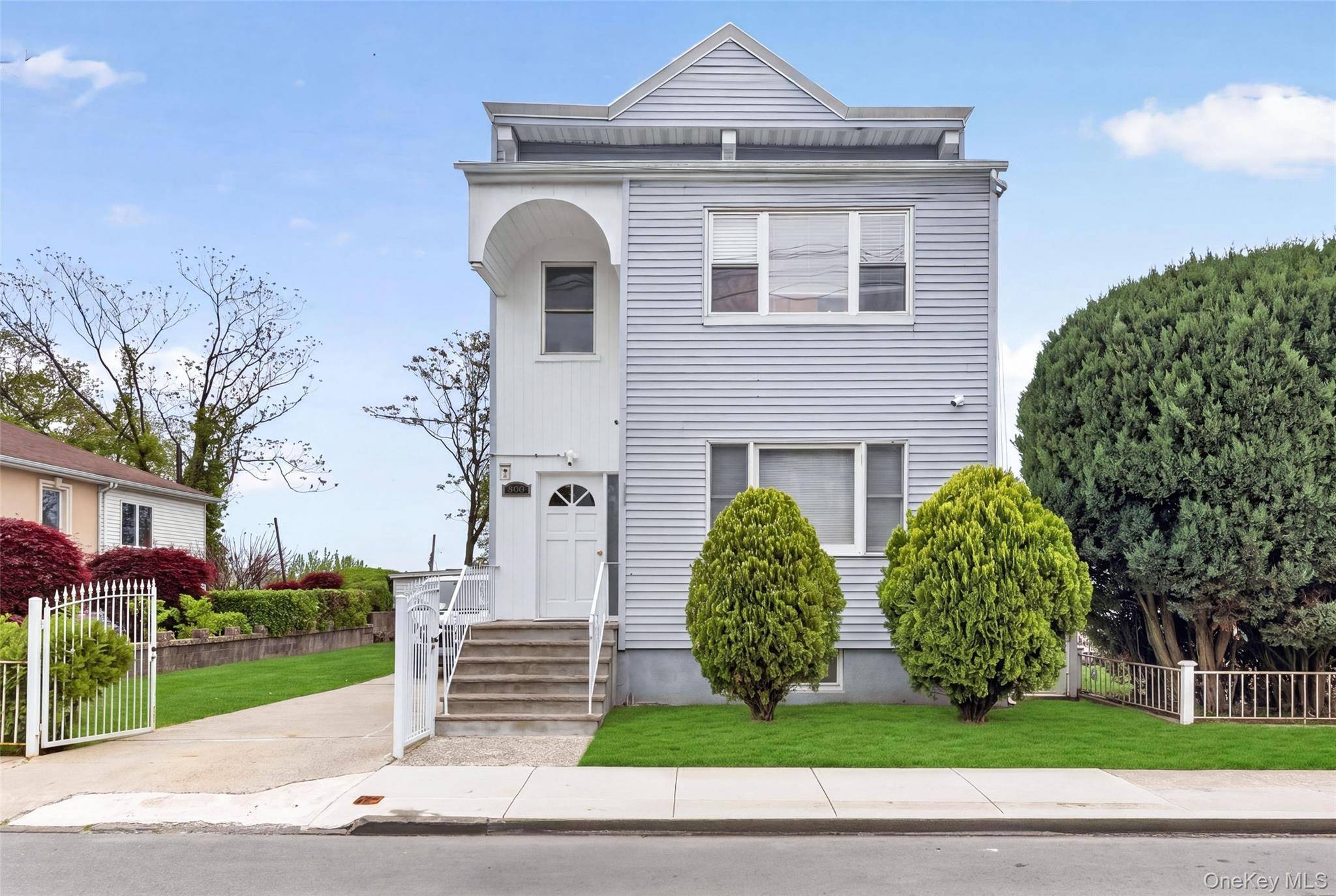 6 Bedroom Home for Sale in Yonkers - New York - USA - 1