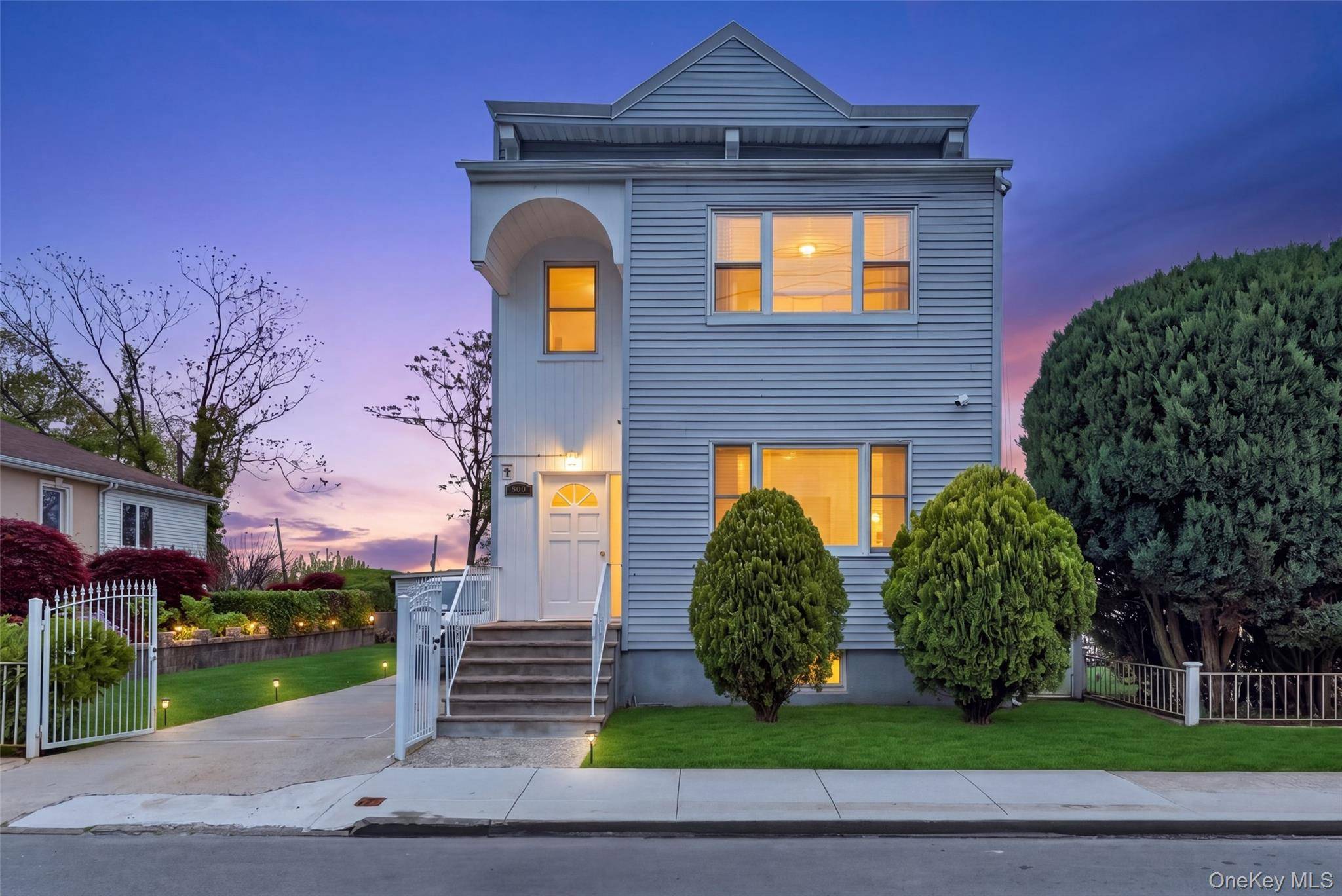 6 Bedroom Home for Sale in Yonkers - New York - USA - 2