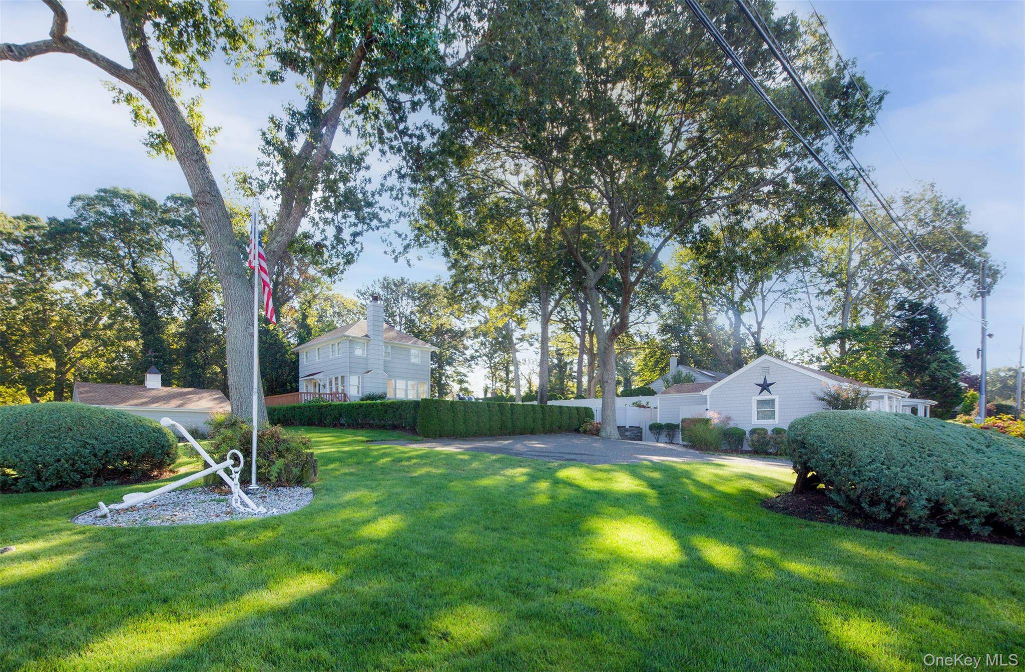 7 Bedroom Waterfront Home for Sale in Hampton Bays - New York - USA - 1