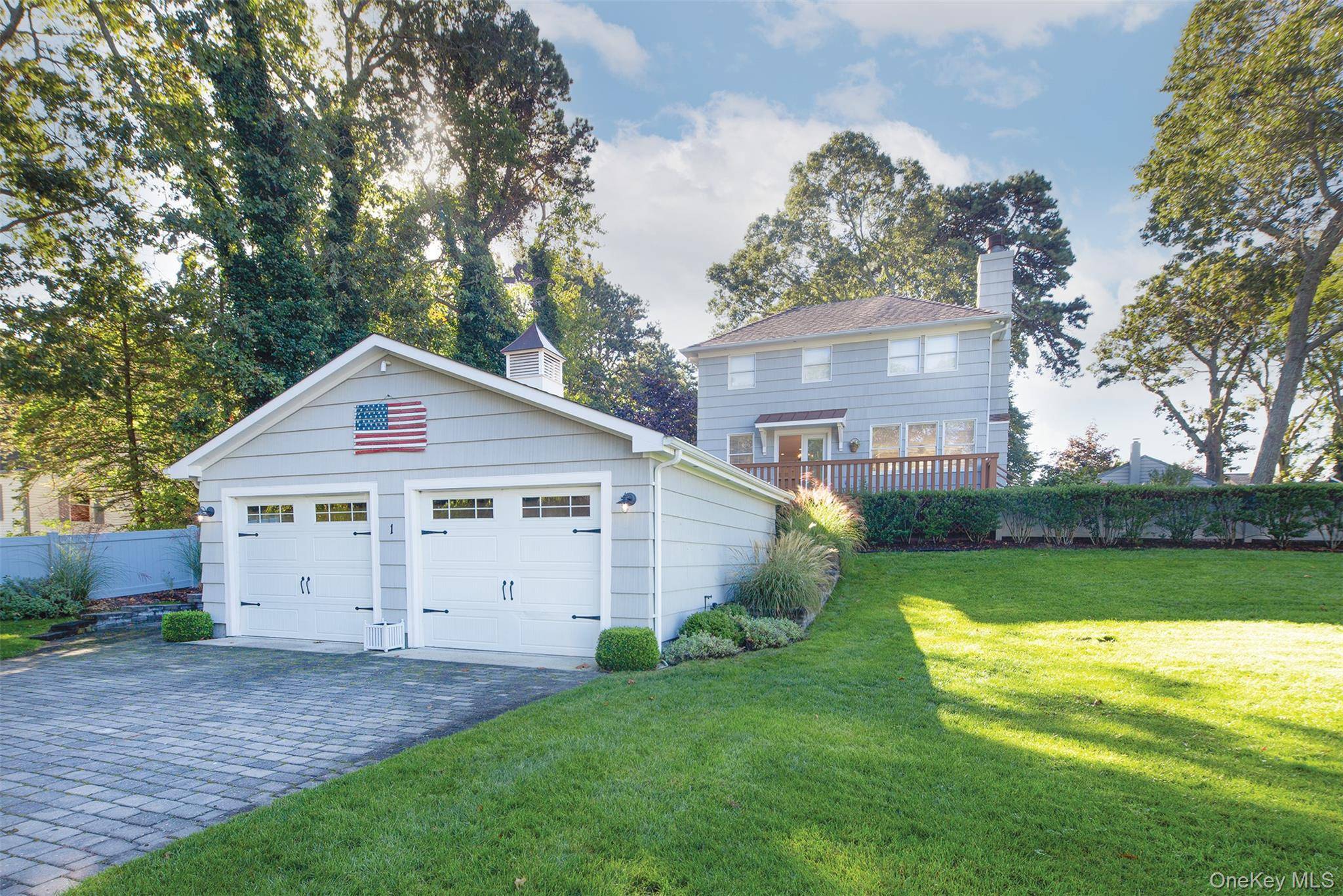 7 Bedroom Waterfront Home for Sale in Hampton Bays - New York - USA - 2