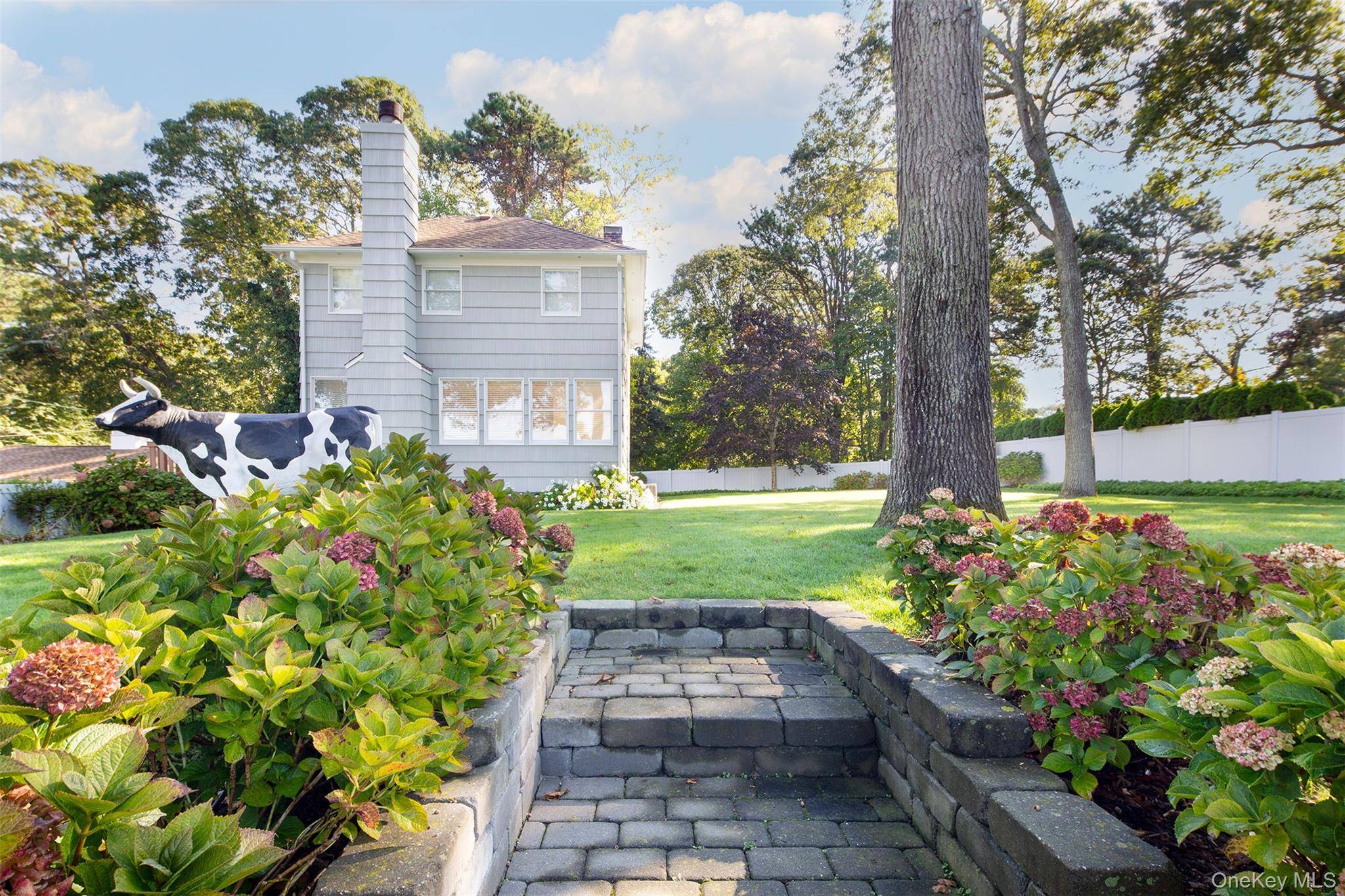 7 Bedroom Waterfront Home for Sale in Hampton Bays - New York - USA - 3