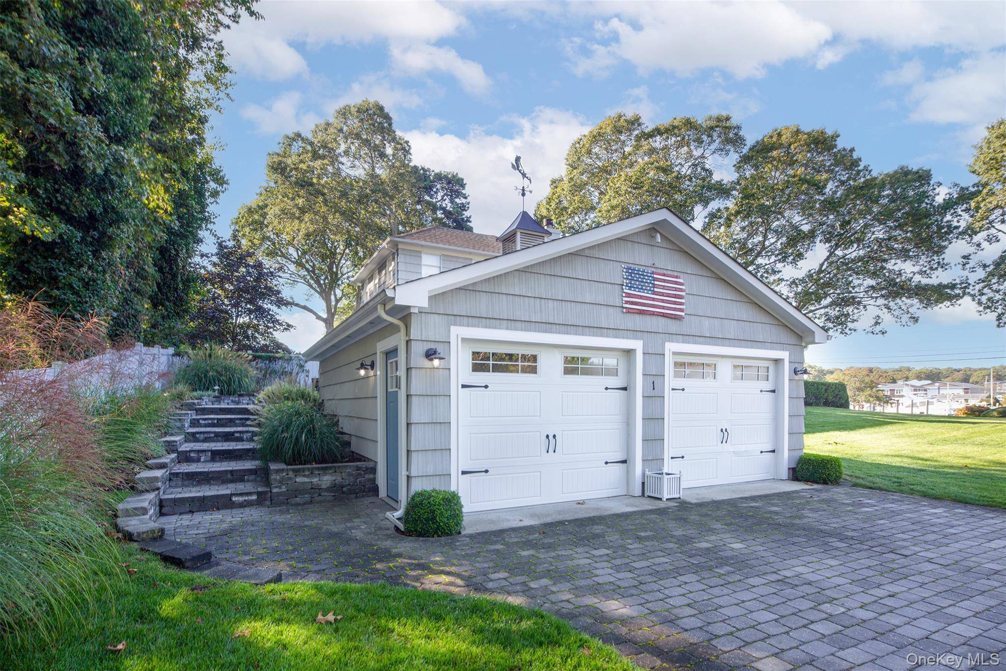 7 Bedroom Waterfront Home for Sale in Hampton Bays - New York - USA - 4