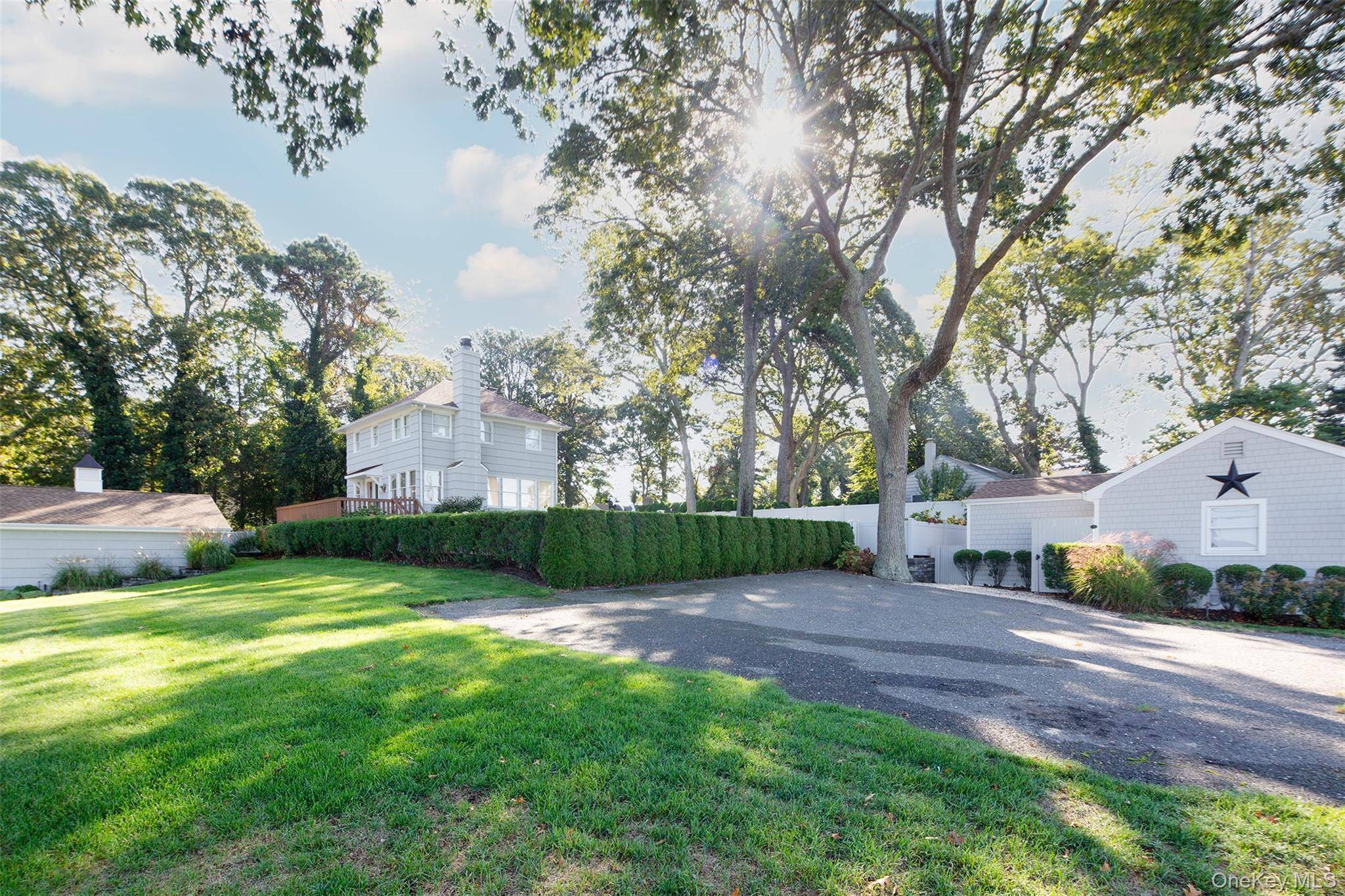 7 Bedroom Waterfront Home for Sale in Hampton Bays - New York - USA - 7