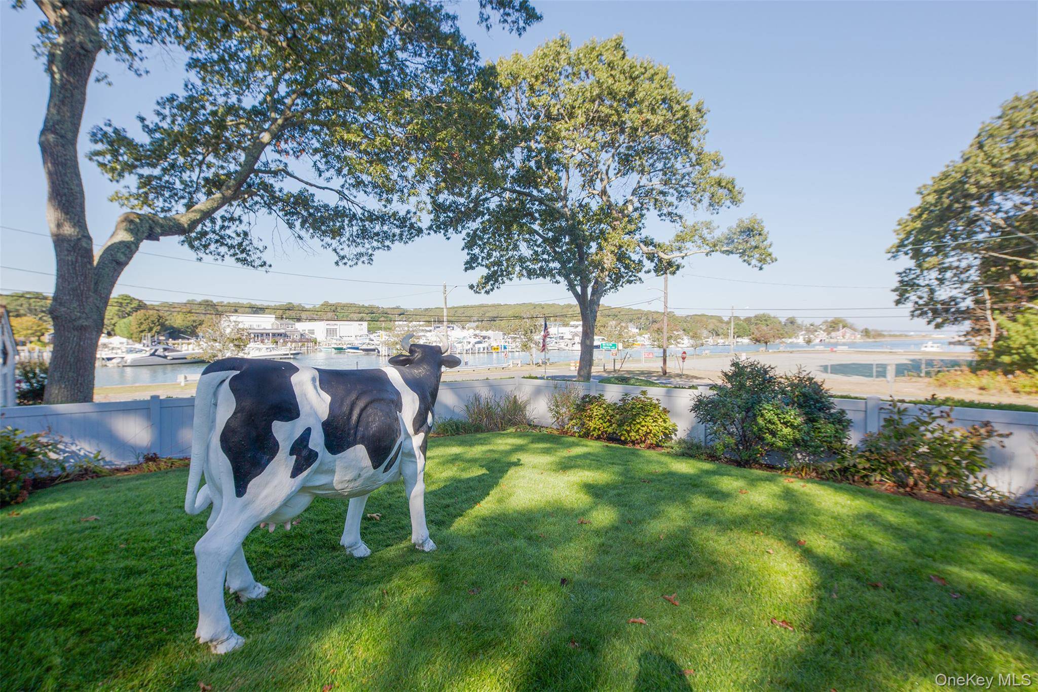 7 Bedroom Waterfront Home for Sale in Hampton Bays - New York - USA - 8
