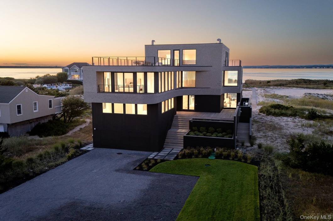 Maison de 7 Chambres Face à l'Océan à Vendre à Westhampton Dunes - NY - USA - 1