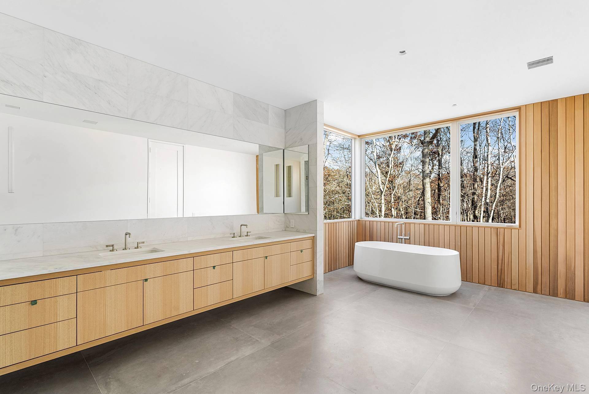 7 Bedroom Home for Sale in Amagansett - NY - USA - 8