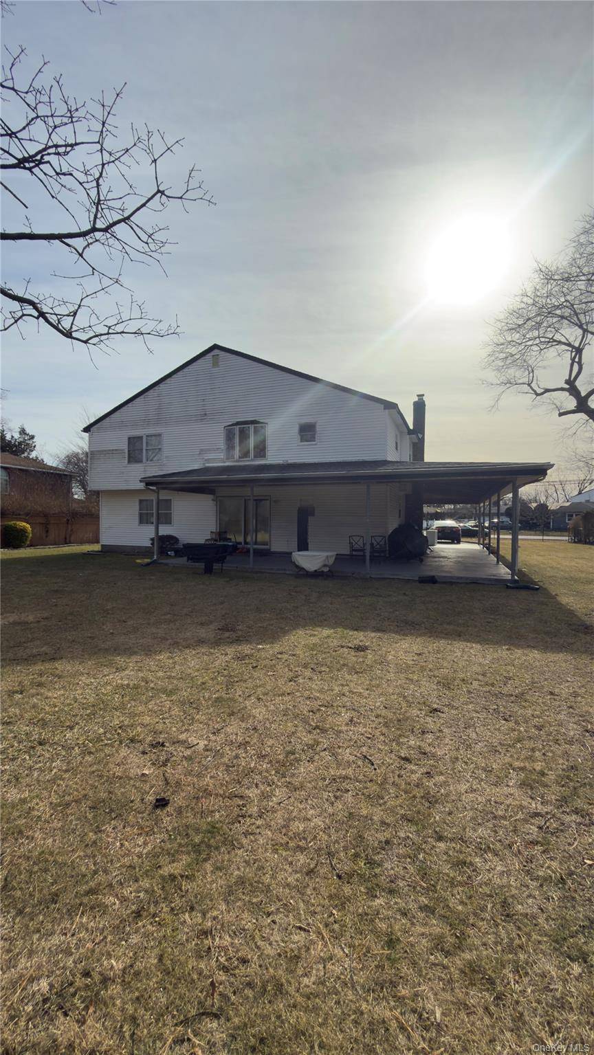 Casa com 7 Quartos à Venda em Amityville - Nova Iorque - EUA - 2