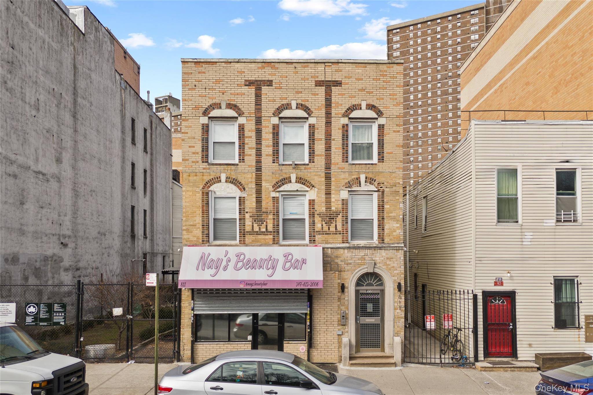7 Bedroom Home for Sale in Bronx - New York - USA - 1
