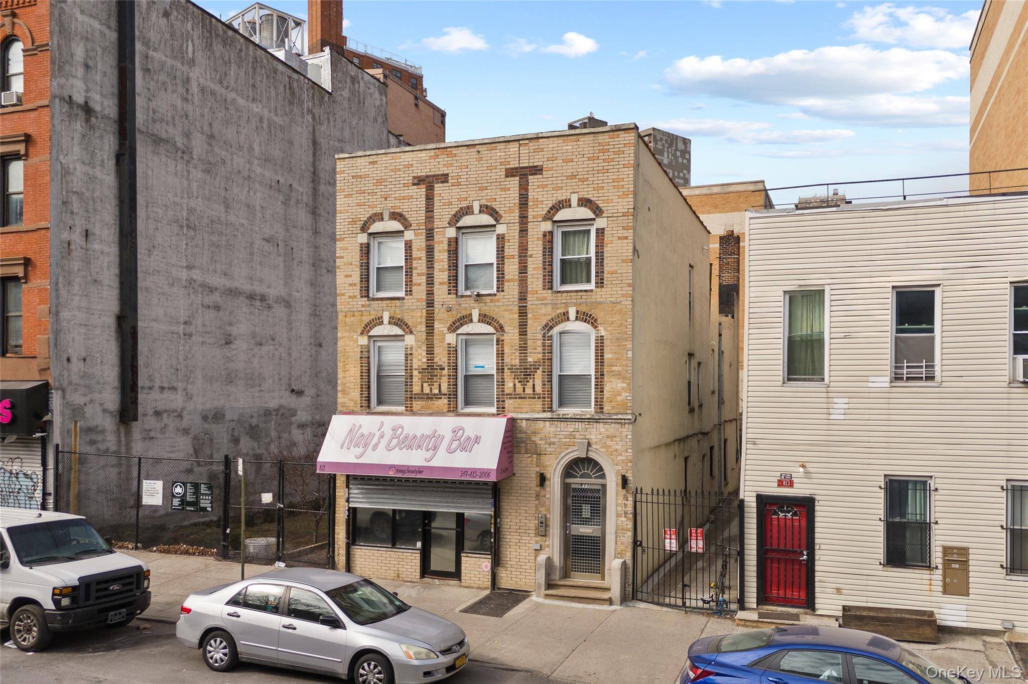 7 Bedroom Home for Sale in Bronx - New York - USA - 2
