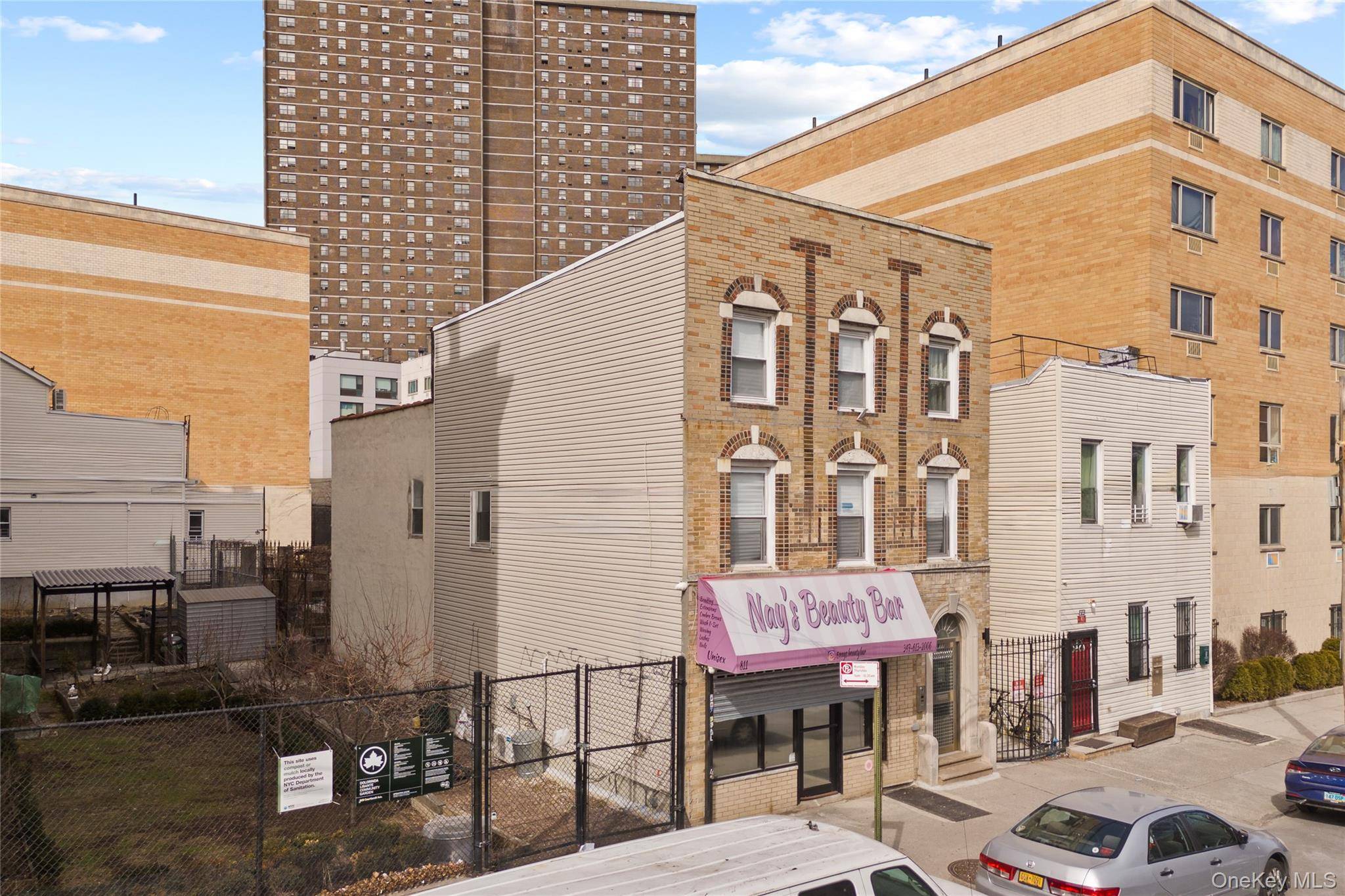 7 Bedroom Home for Sale in Bronx - New York - USA - 3