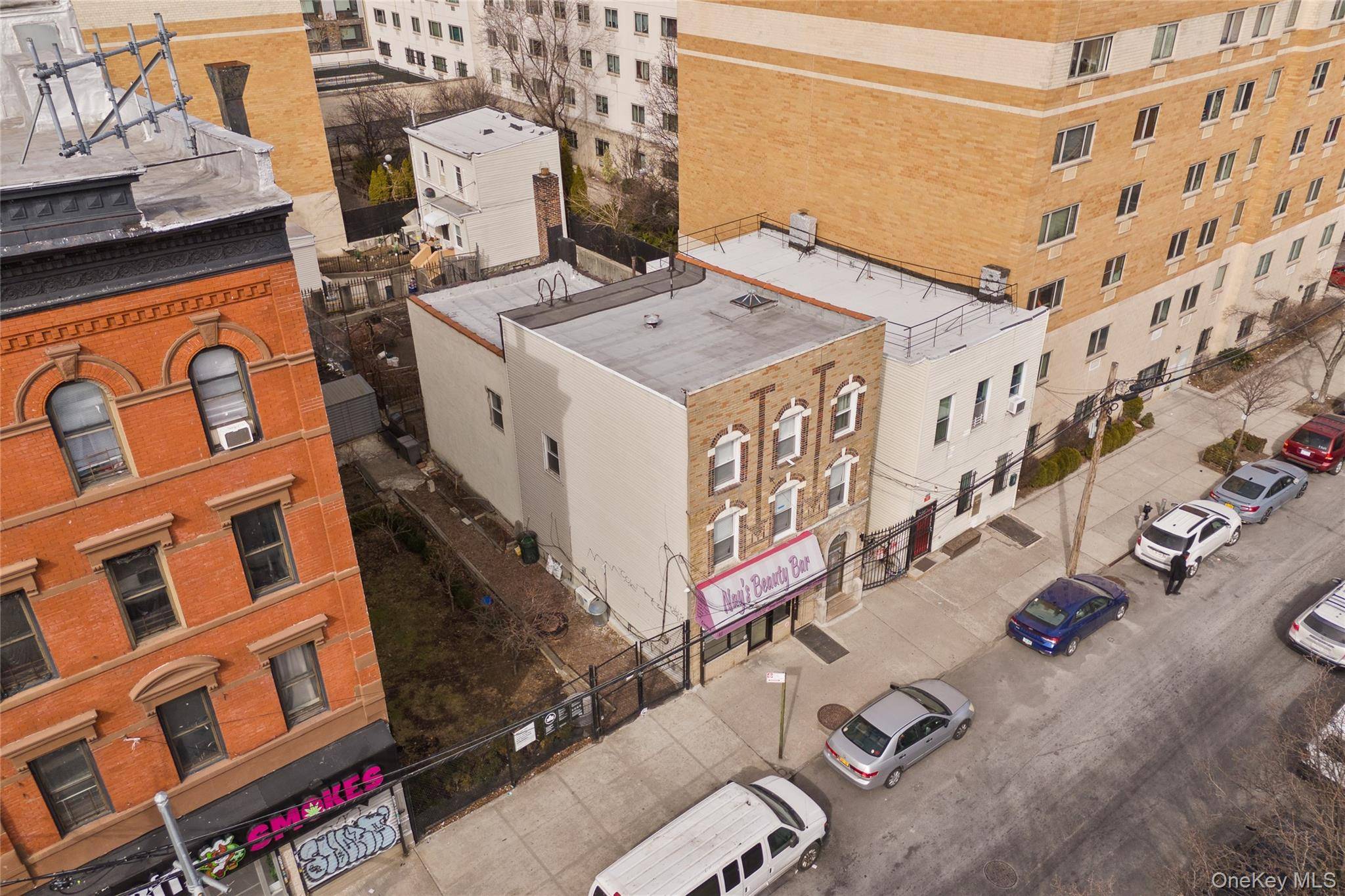 7 Bedroom Home for Sale in Bronx - New York - USA - 4