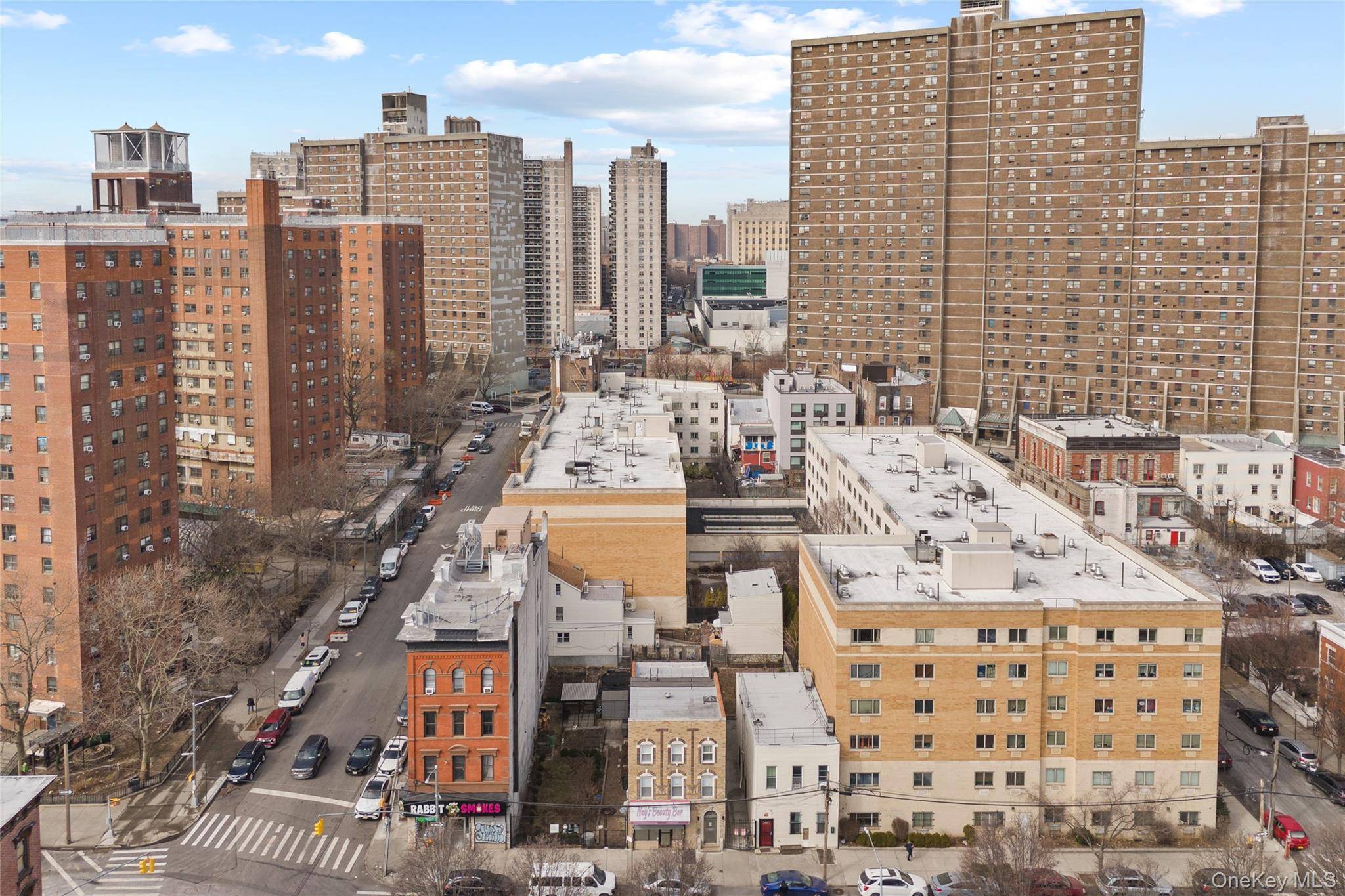7 Bedroom Home for Sale in Bronx - New York - USA - 6
