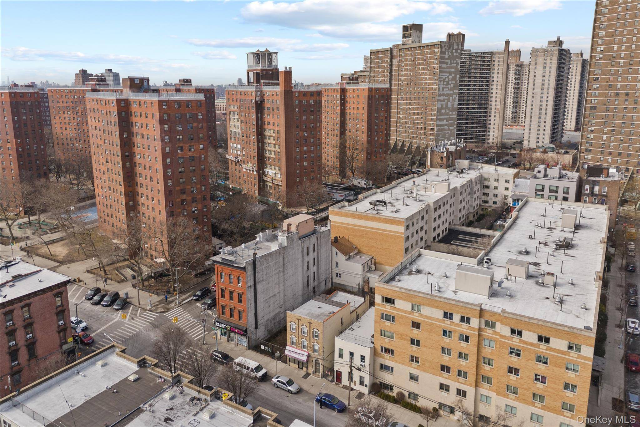 7 Bedroom Home for Sale in Bronx - New York - USA - 7