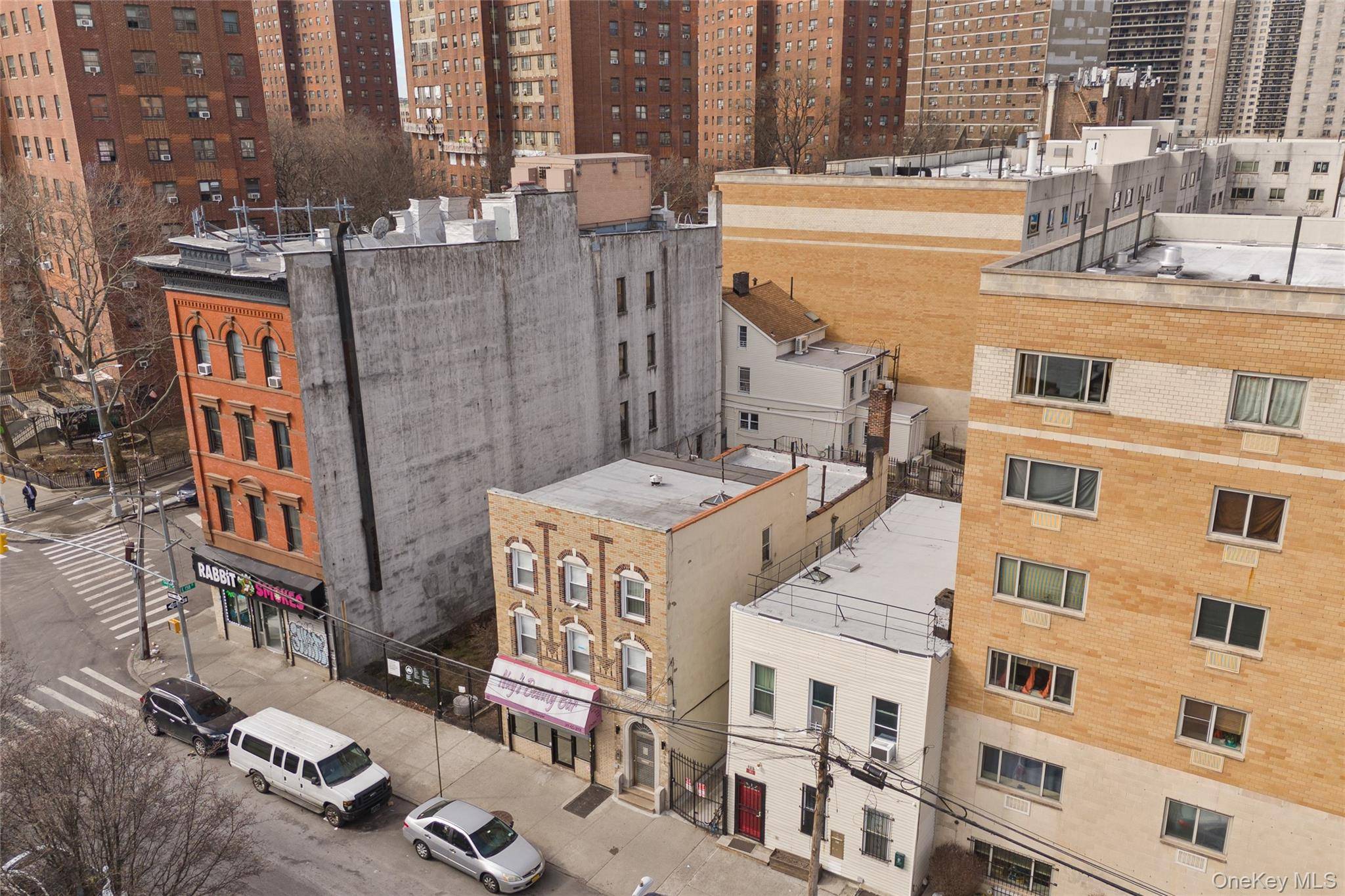 7 Bedroom Home for Sale in Bronx - New York - USA - 8