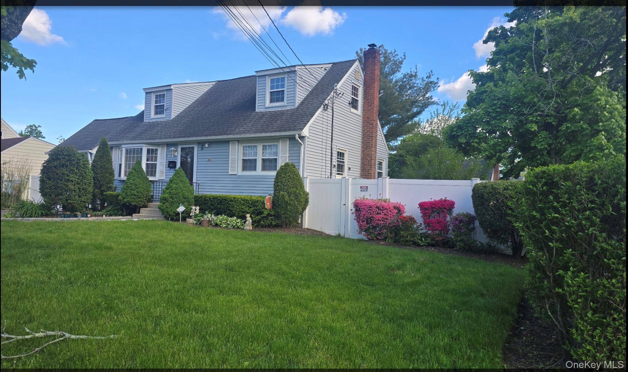 Casa de 7 Dormitorios en Venta en Central Islip - Nueva York - EE. UU. - 1