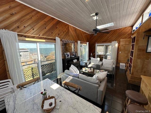 Casa com 7 Quartos à Venda em Cherry Grove - Nova Iorque - EUA - 5