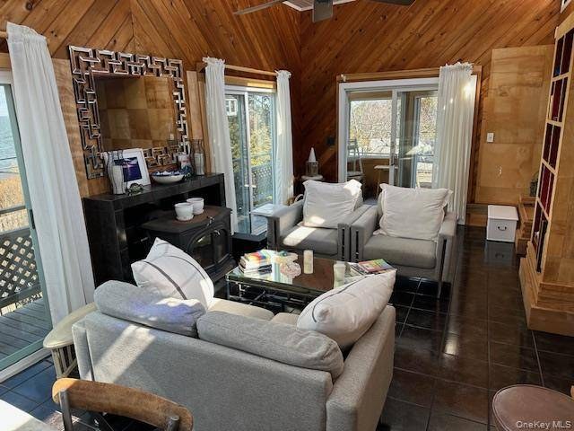 Casa com 7 Quartos à Venda em Cherry Grove - Nova Iorque - EUA - 6