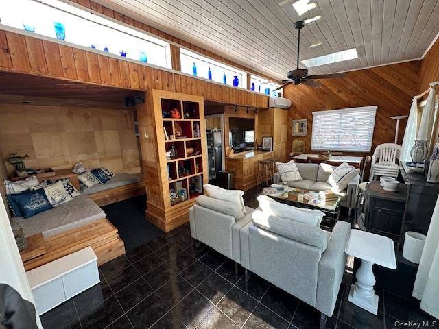 Casa com 7 Quartos à Venda em Cherry Grove - Nova Iorque - EUA - 7