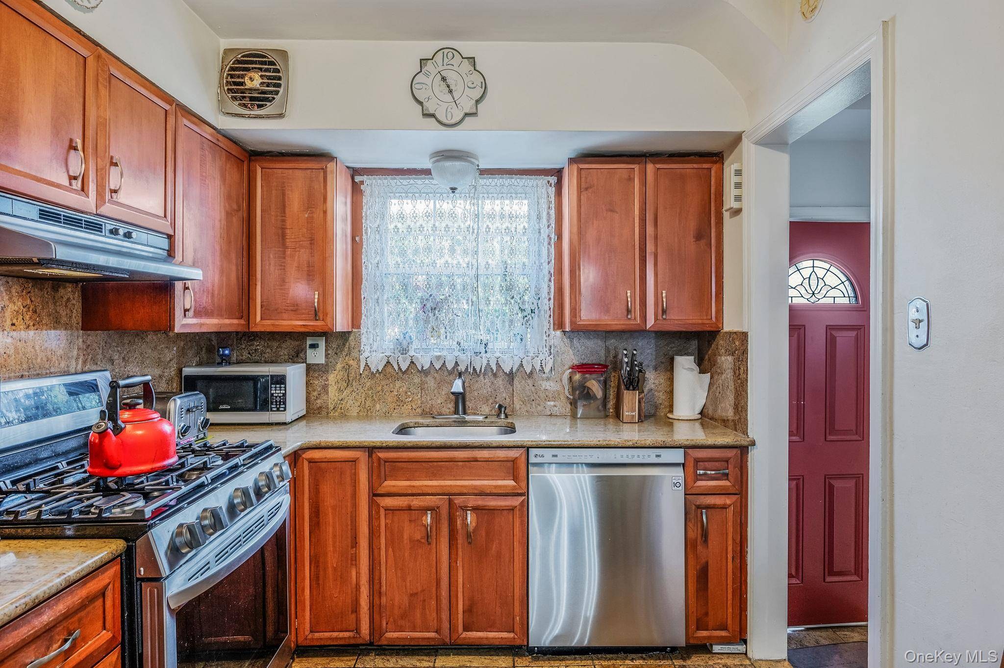 Casa com 7 Quartos à Venda em Elmont - Nova Iorque - EUA - 3