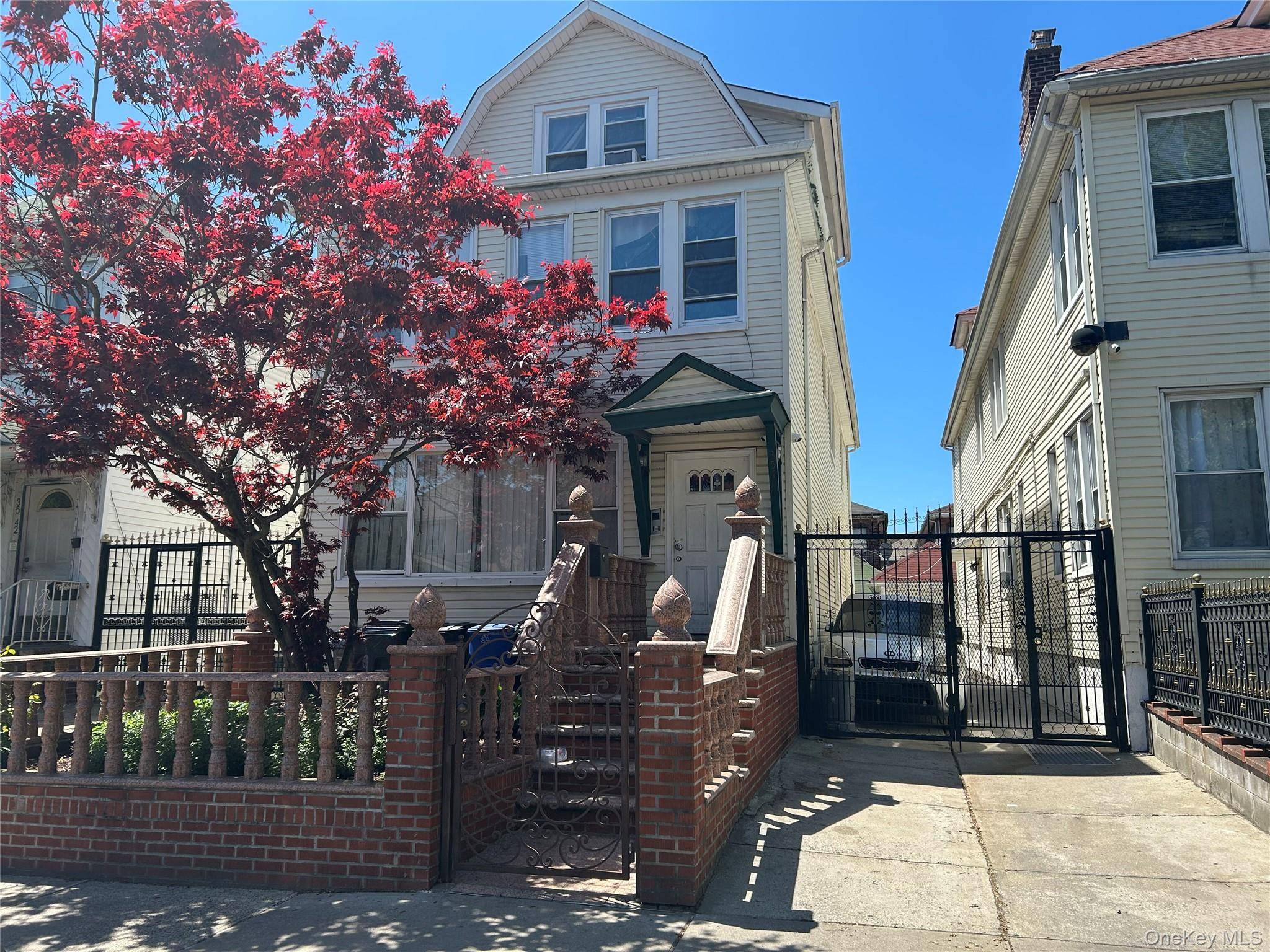7 Bedroom Home for Sale in Jackson Heights - New York - USA - 1