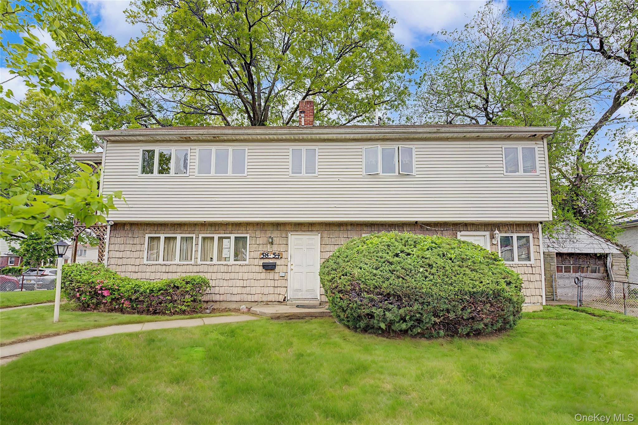 7 Bedroom Home for Sale in Little Neck - New York - USA - 1