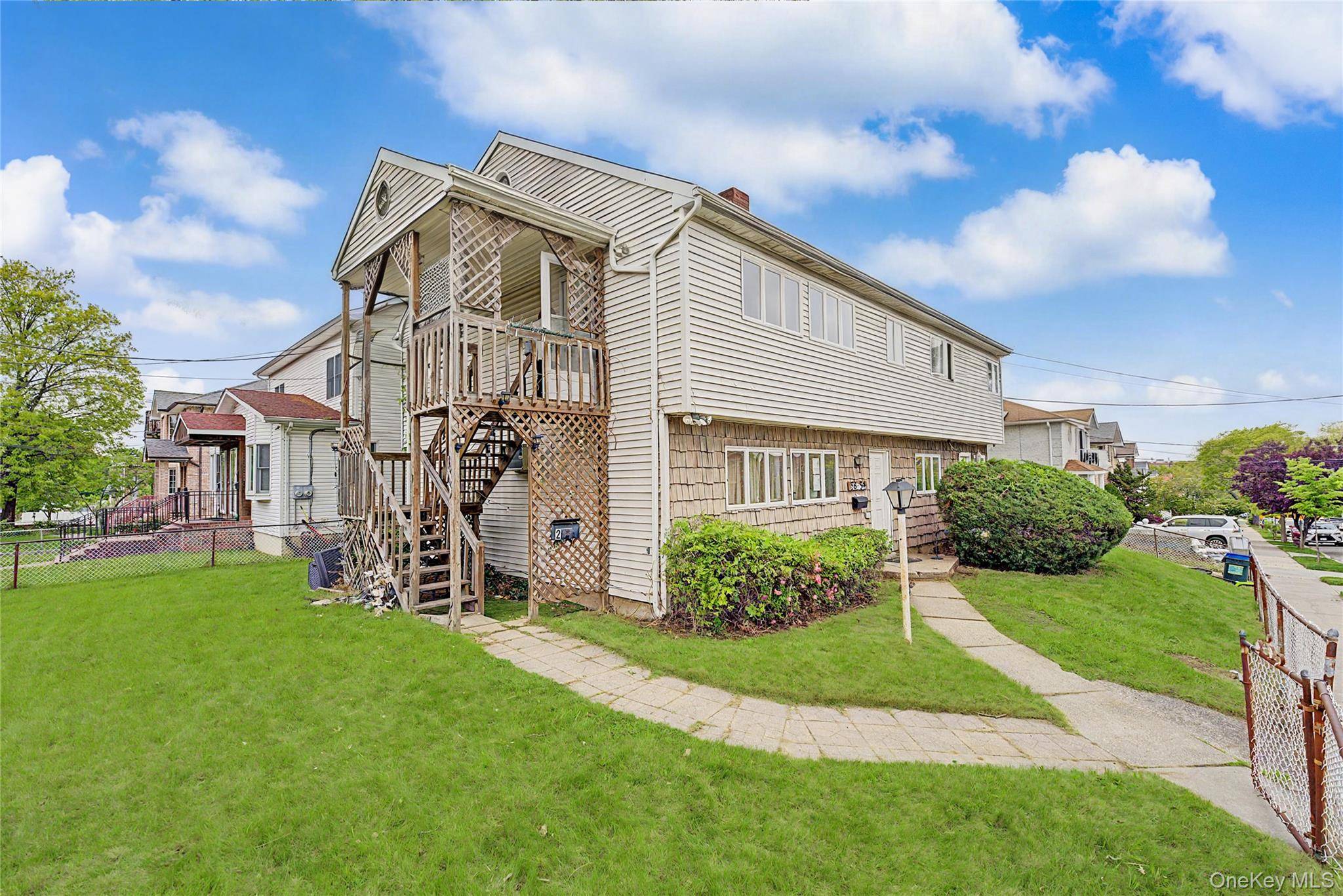 7 Bedroom Home for Sale in Little Neck - New York - USA - 3