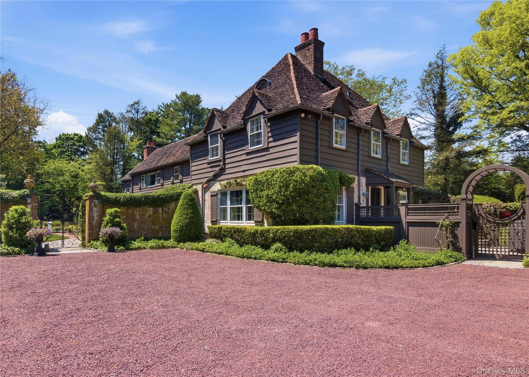 7 Bedroom Home for Sale in Locust Valley - New York - USA - 3