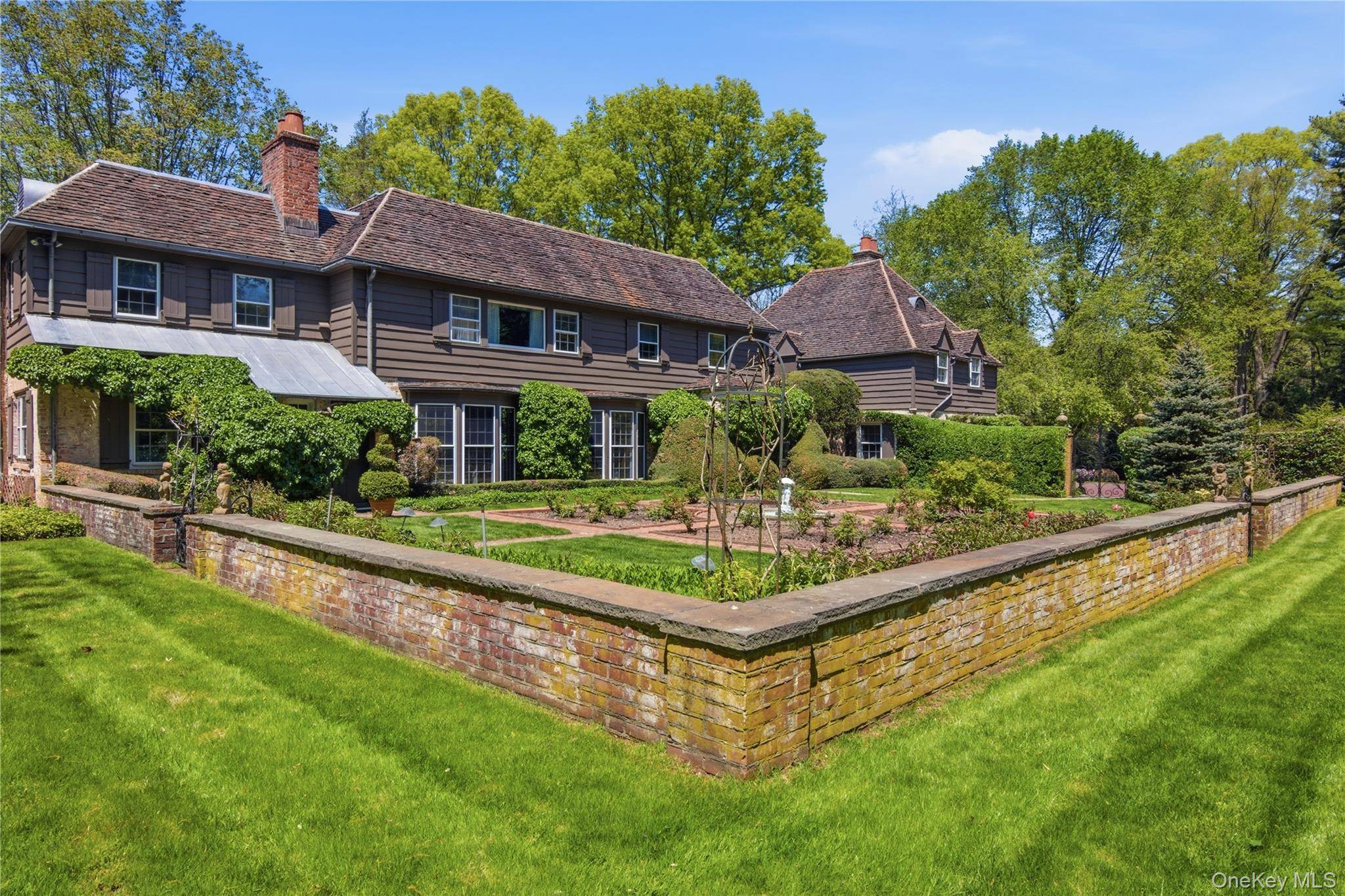 7 Bedroom Home for Sale in Locust Valley - New York - USA - 4