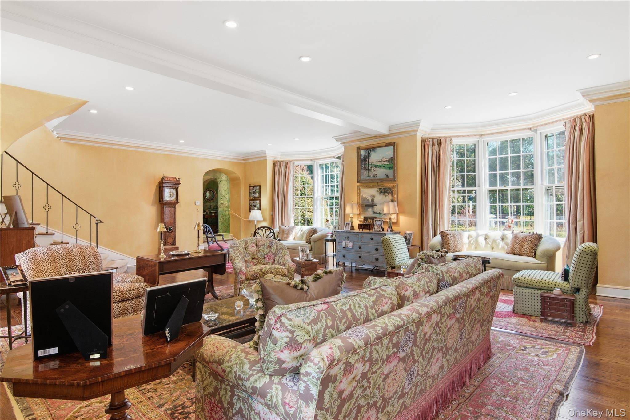 7 Bedroom Home for Sale in Locust Valley - New York - USA - 8
