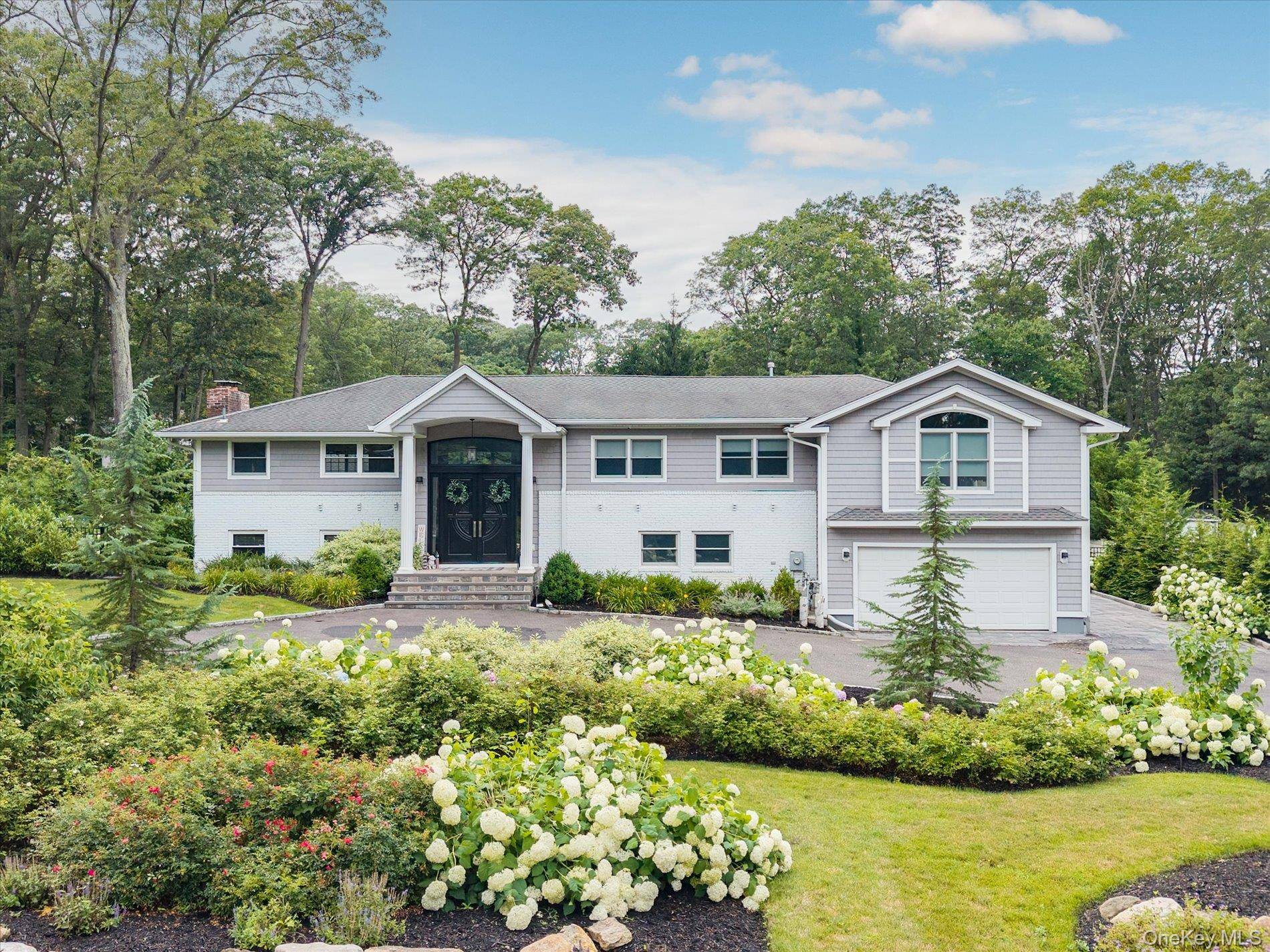 7 Bedroom Home for Sale in Melville - New York - USA - 1