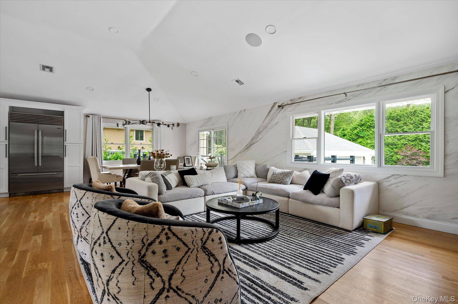 7 Bedroom Home for Sale in Melville - New York - USA - 4