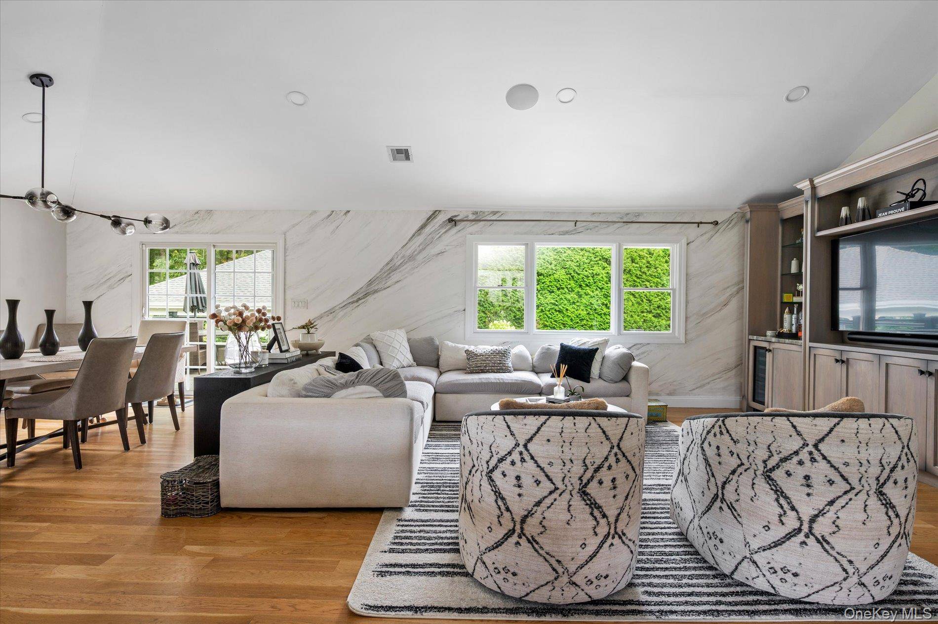 7 Bedroom Home for Sale in Melville - New York - USA - 6
