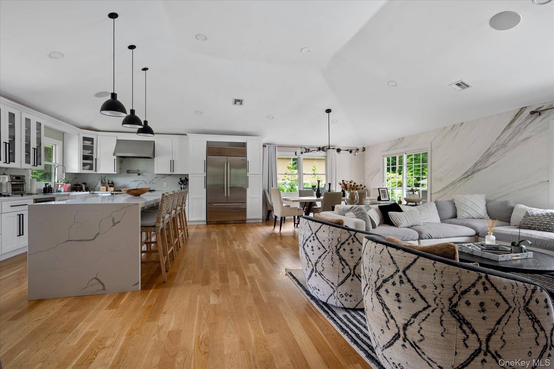 7 Bedroom Home for Sale in Melville - New York - USA - 7