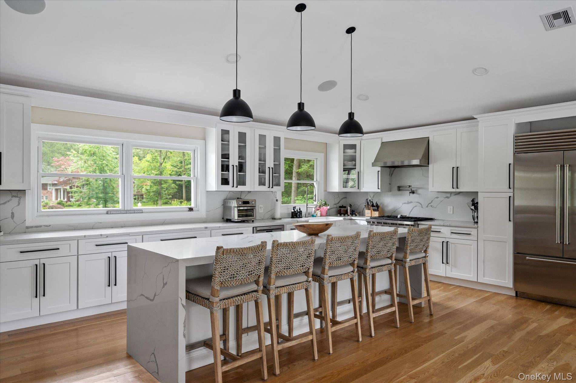 7 Bedroom Home for Sale in Melville - New York - USA - 8