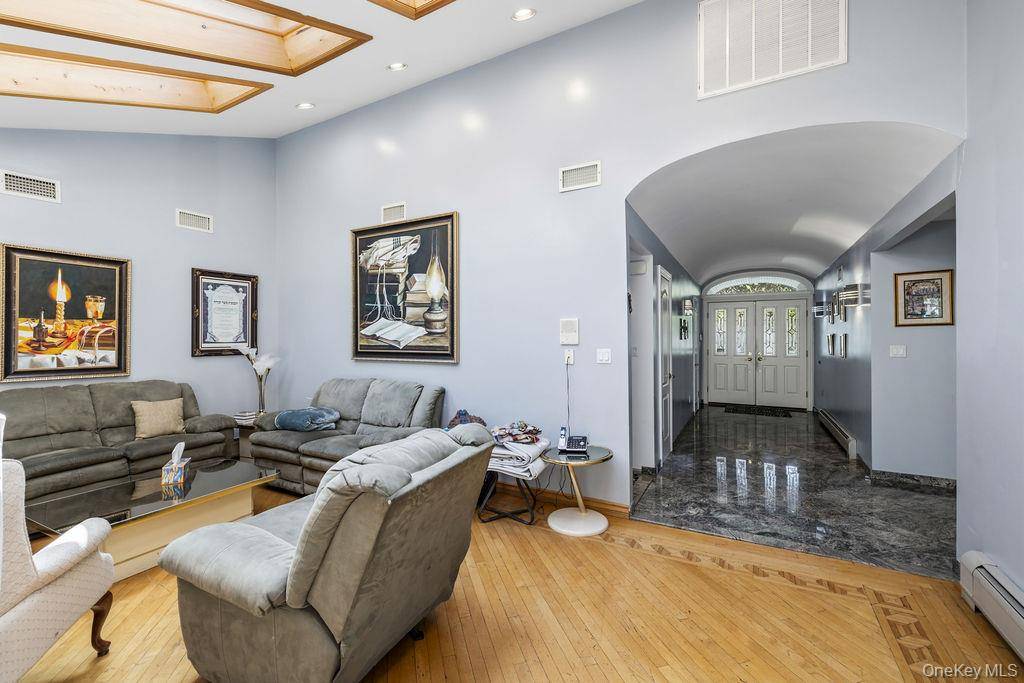 Casa com 7 Quartos à Venda em Monsey - Nova Iorque - EUA - 7